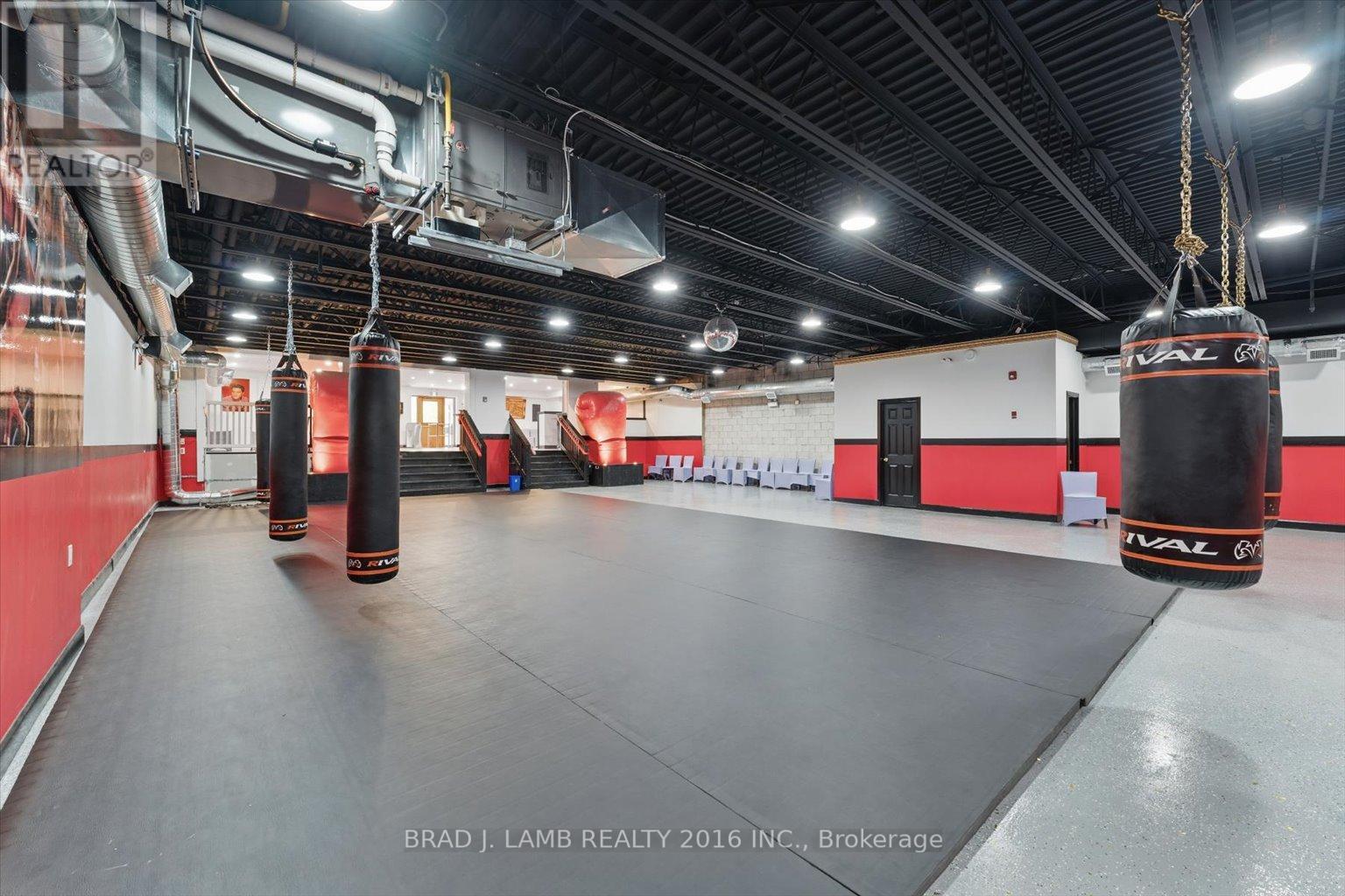 2261 Dundas Street W, Toronto, Ontario  M6R 1X6 - Photo 9 - W12209000