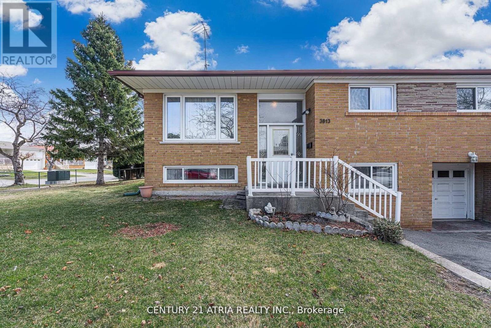 3813 Bayswater Crescent, Mississauga, Ontario  L4T 2G6 - Photo 3 - W12209008