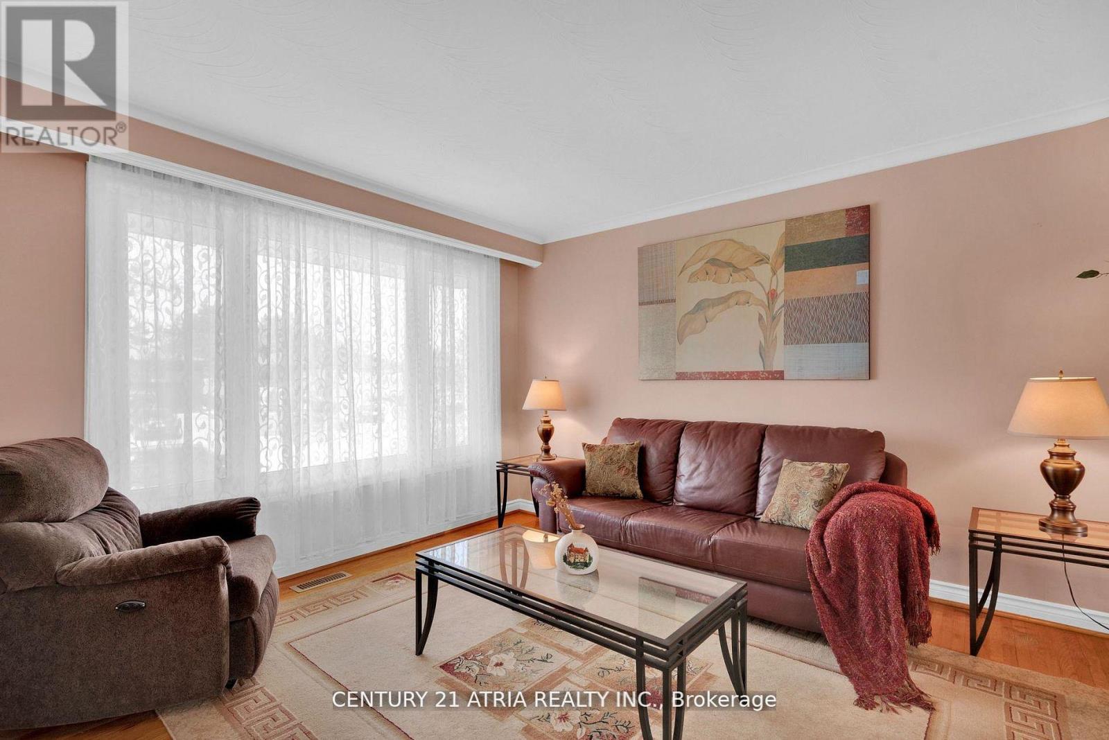 3813 Bayswater Crescent, Mississauga, Ontario  L4T 2G6 - Photo 4 - W12209008