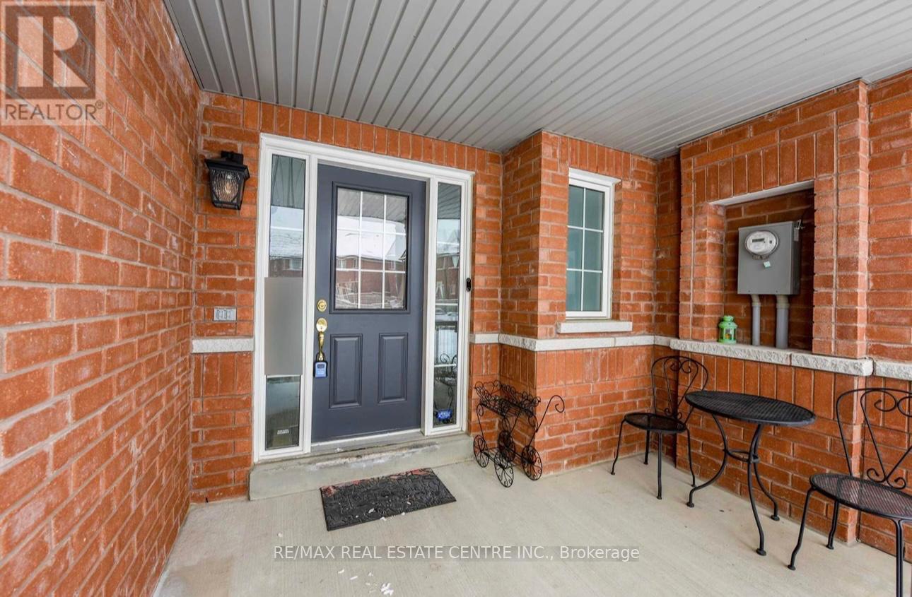 96 Burnstown Circle, Brampton, Ontario  L6P 3M1 - Photo 2 - W12209021