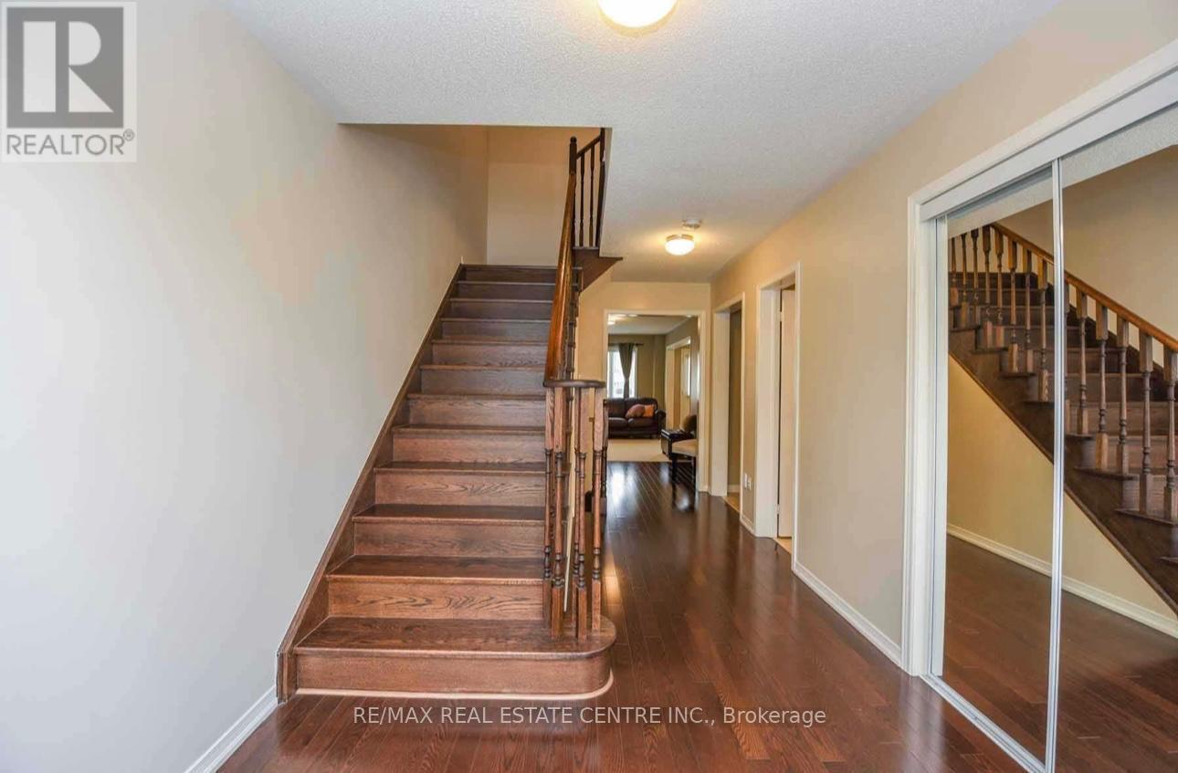 96 Burnstown Circle, Brampton, Ontario  L6P 3M1 - Photo 4 - W12209021