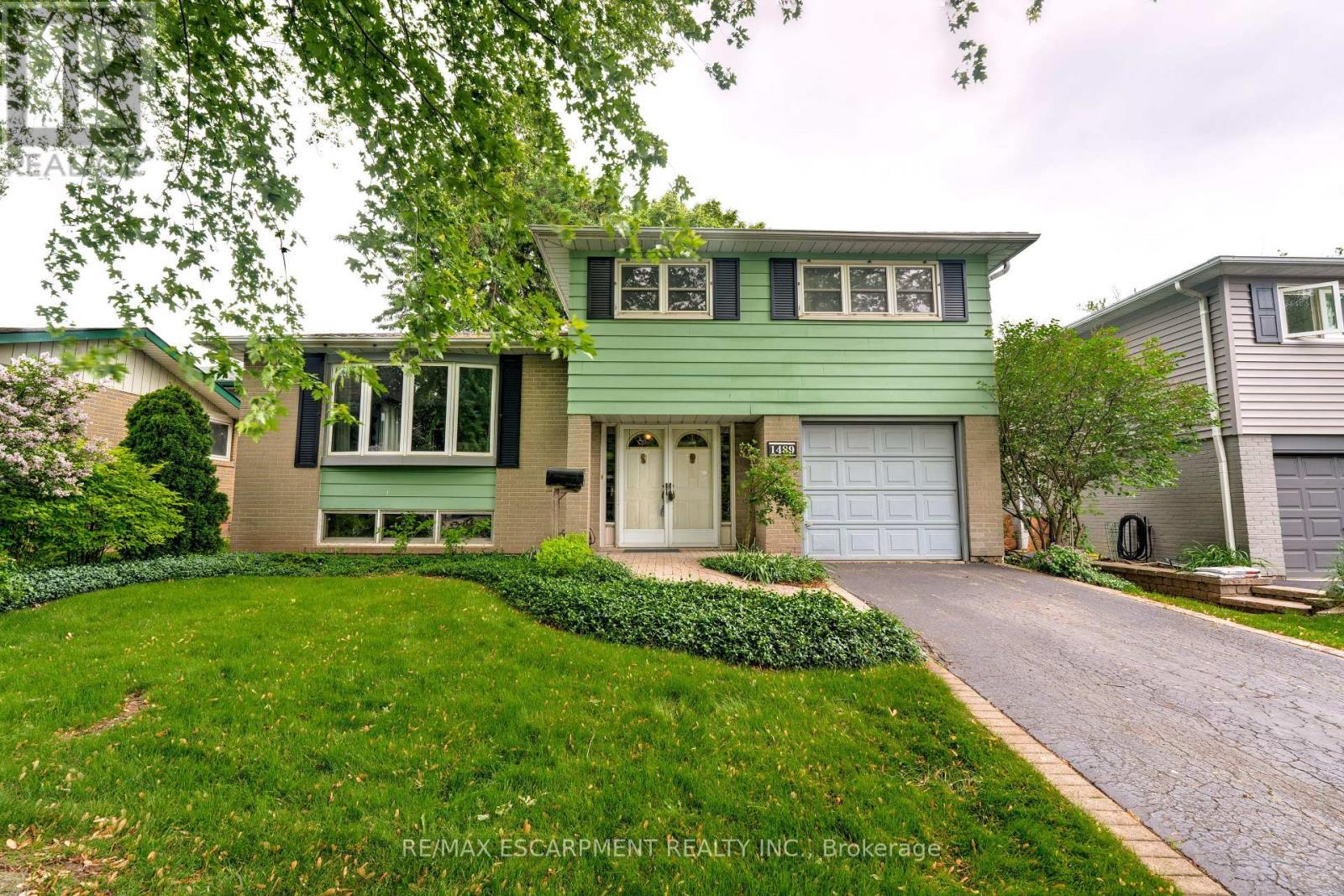 1489 Rusholme Crescent, Burlington, Ontario  L7M 1M4 - Photo 2 - W12209023