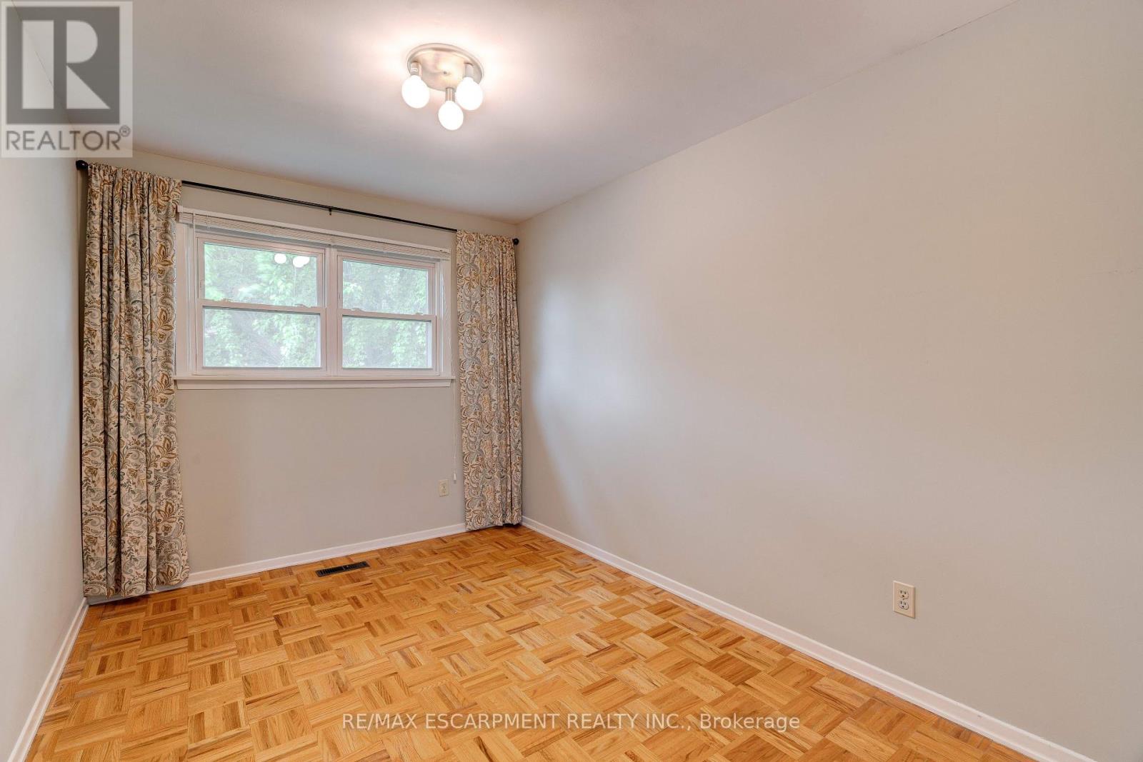 1489 Rusholme Crescent, Burlington, Ontario  L7M 1M4 - Photo 27 - W12209023