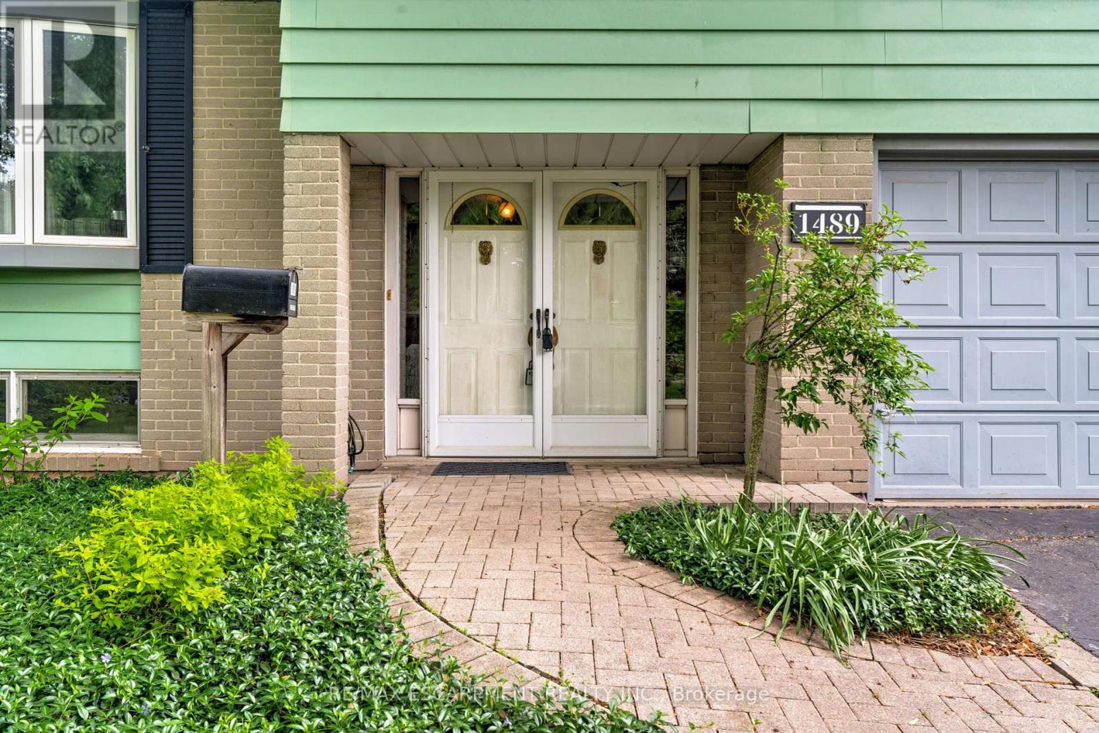1489 Rusholme Crescent, Burlington, Ontario  L7M 1M4 - Photo 3 - W12209023