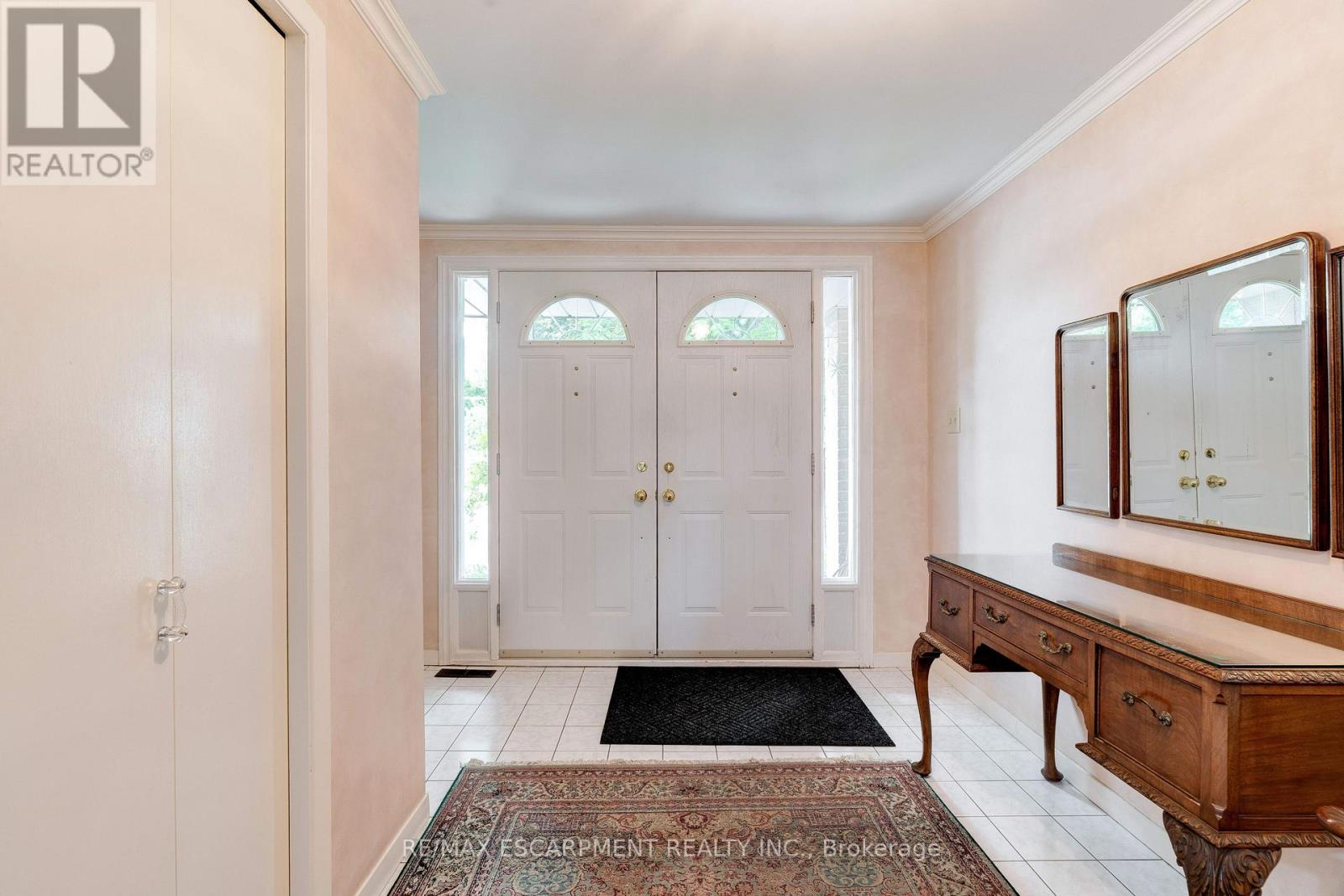 1489 Rusholme Crescent, Burlington, Ontario  L7M 1M4 - Photo 4 - W12209023