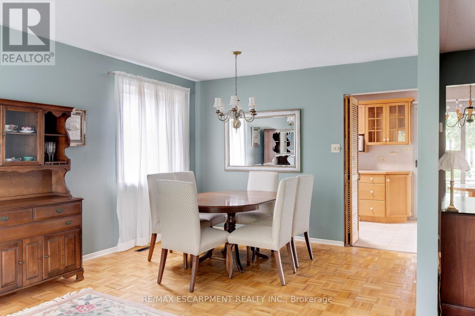 1489 Rusholme Crescent, Burlington, Ontario  L7M 1M4 - Photo 9 - W12209023