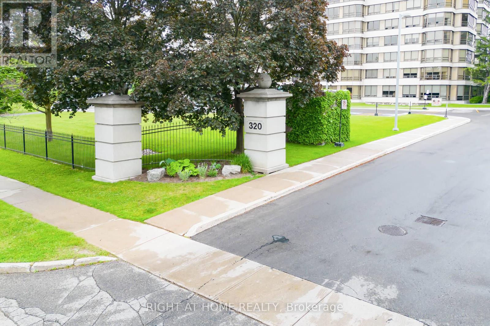 1007 - 320 Mill Street S, Brampton, Ontario  L6Y 3V2 - Photo 2 - W12209030