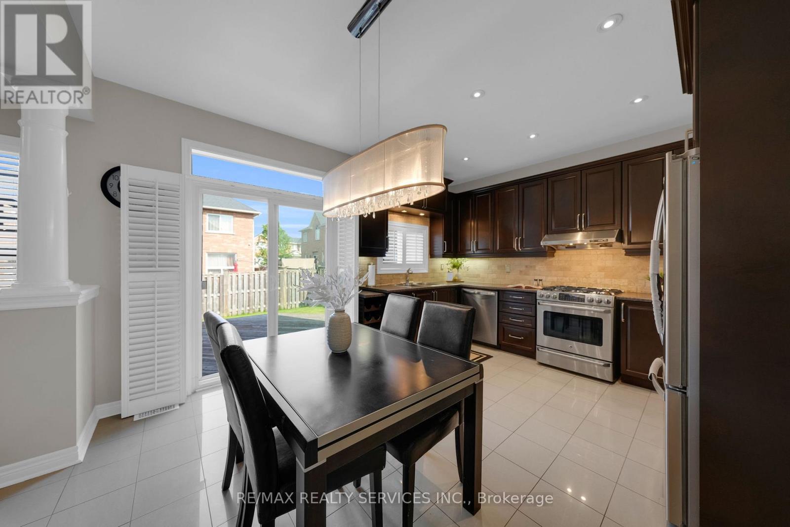 59 Finlayson Crescent, Brampton (Sandringham-Wellington), Ontario  L6R 0L6 - Photo 12 - W12209063
