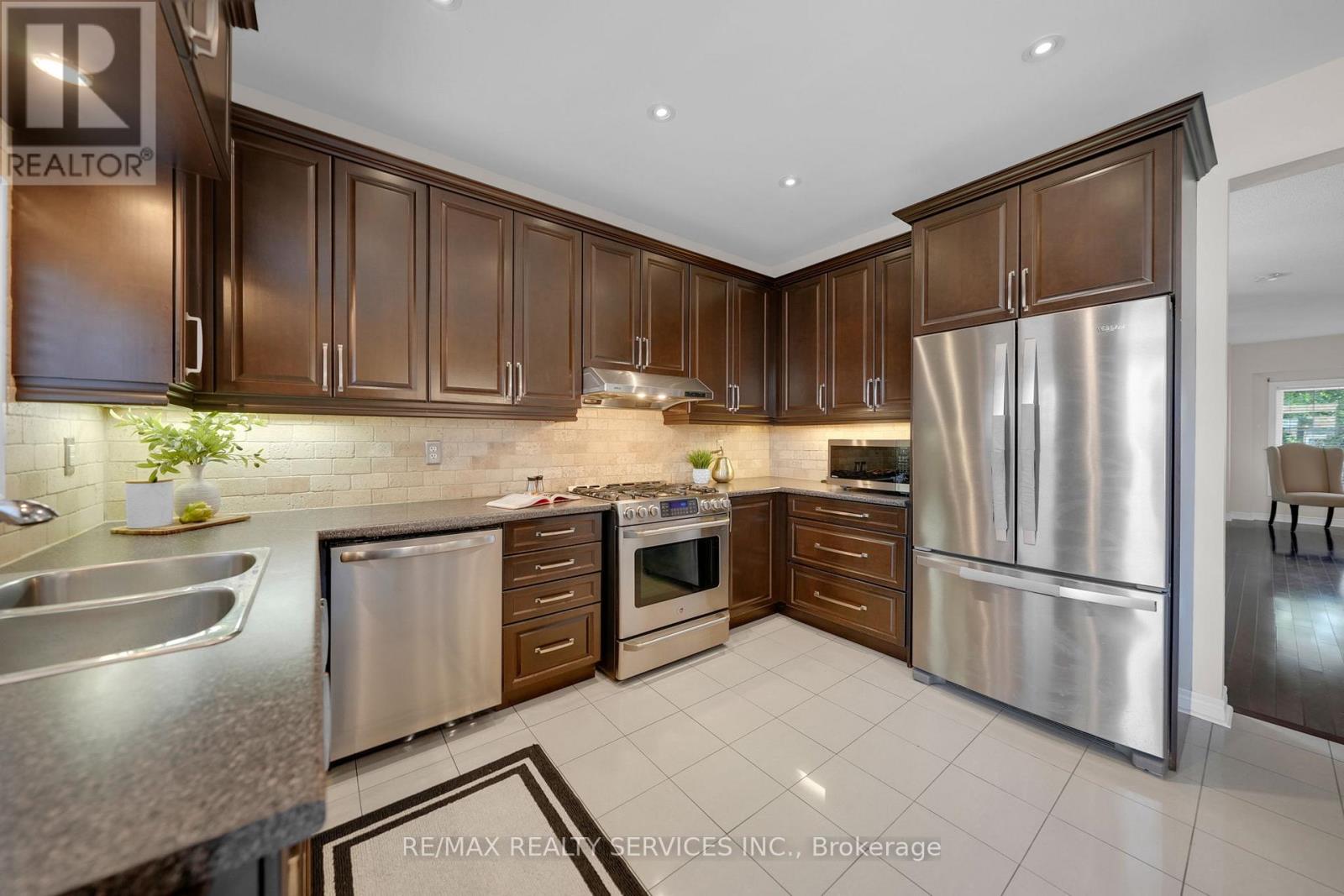 59 Finlayson Crescent, Brampton (Sandringham-Wellington), Ontario  L6R 0L6 - Photo 13 - W12209063
