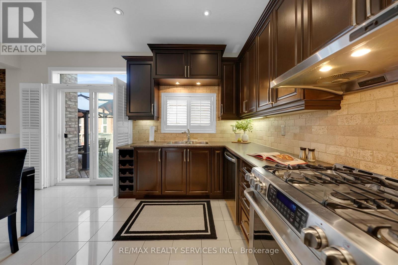 59 Finlayson Crescent, Brampton (Sandringham-Wellington), Ontario  L6R 0L6 - Photo 16 - W12209063
