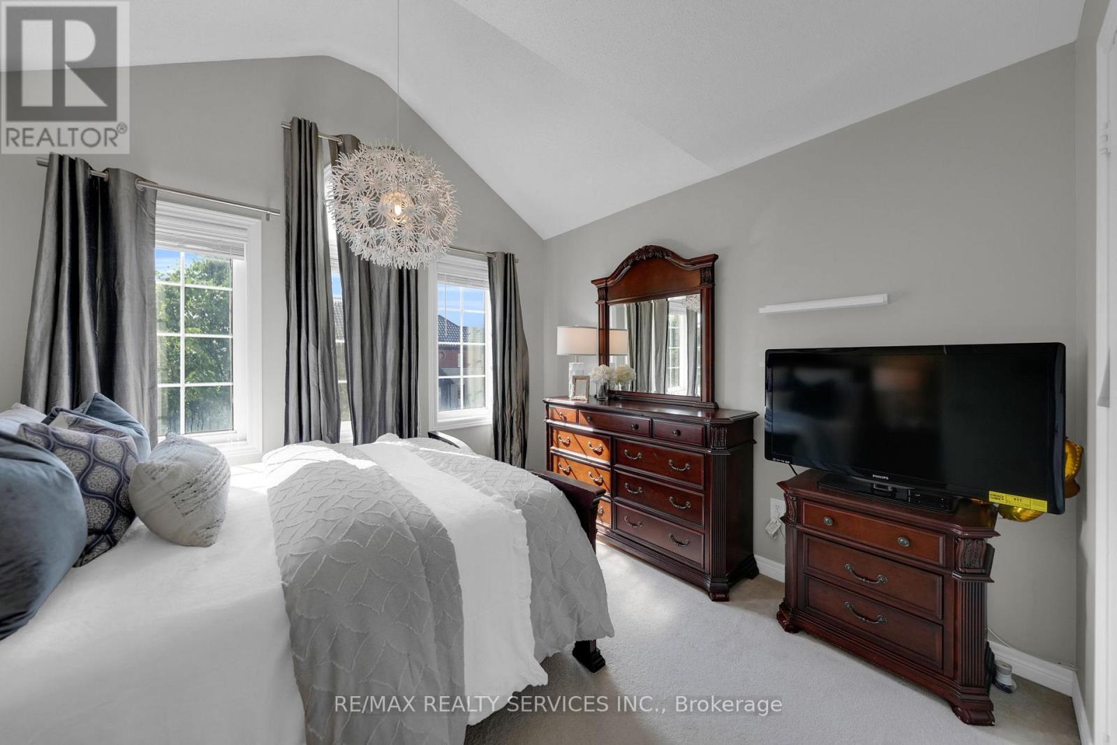 59 Finlayson Crescent, Brampton (Sandringham-Wellington), Ontario  L6R 0L6 - Photo 35 - W12209063