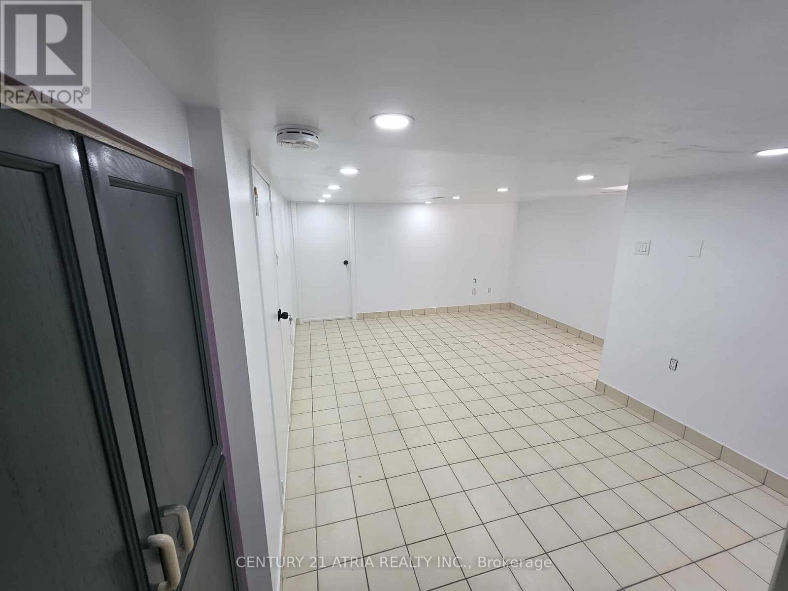 931 Gardner Avenue, Mississauga (Lakeview), Ontario  L5E 1B3 - Photo 2 - W12209066