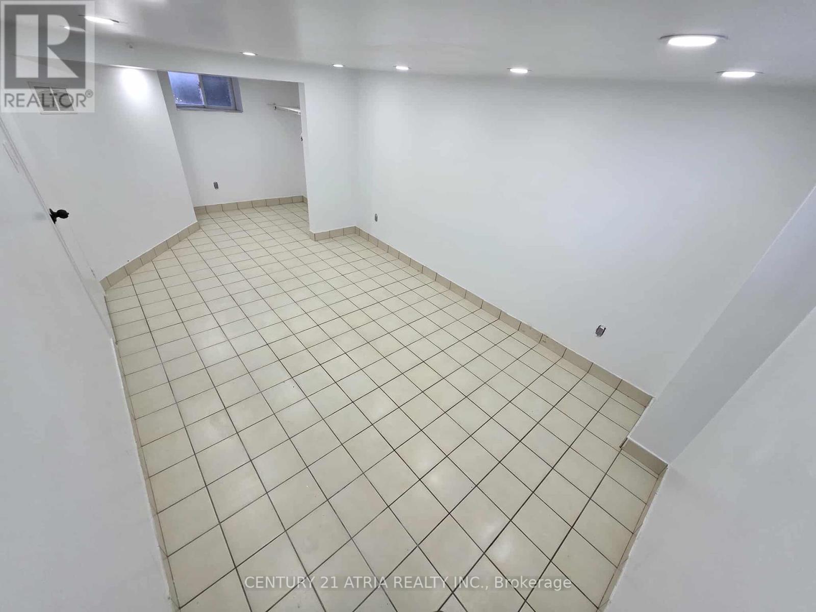 931 Gardner Avenue, Mississauga (Lakeview), Ontario  L5E 1B3 - Photo 3 - W12209066