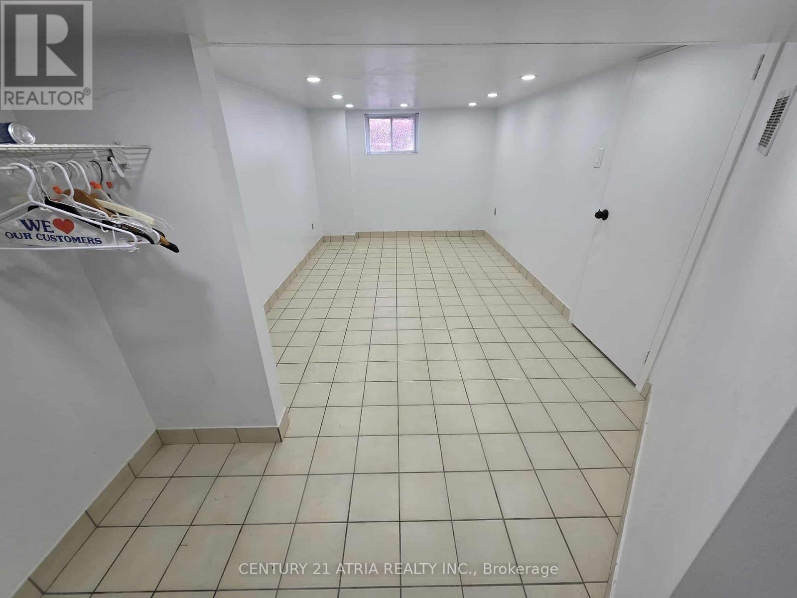931 Gardner Avenue, Mississauga (Lakeview), Ontario  L5E 1B3 - Photo 4 - W12209066