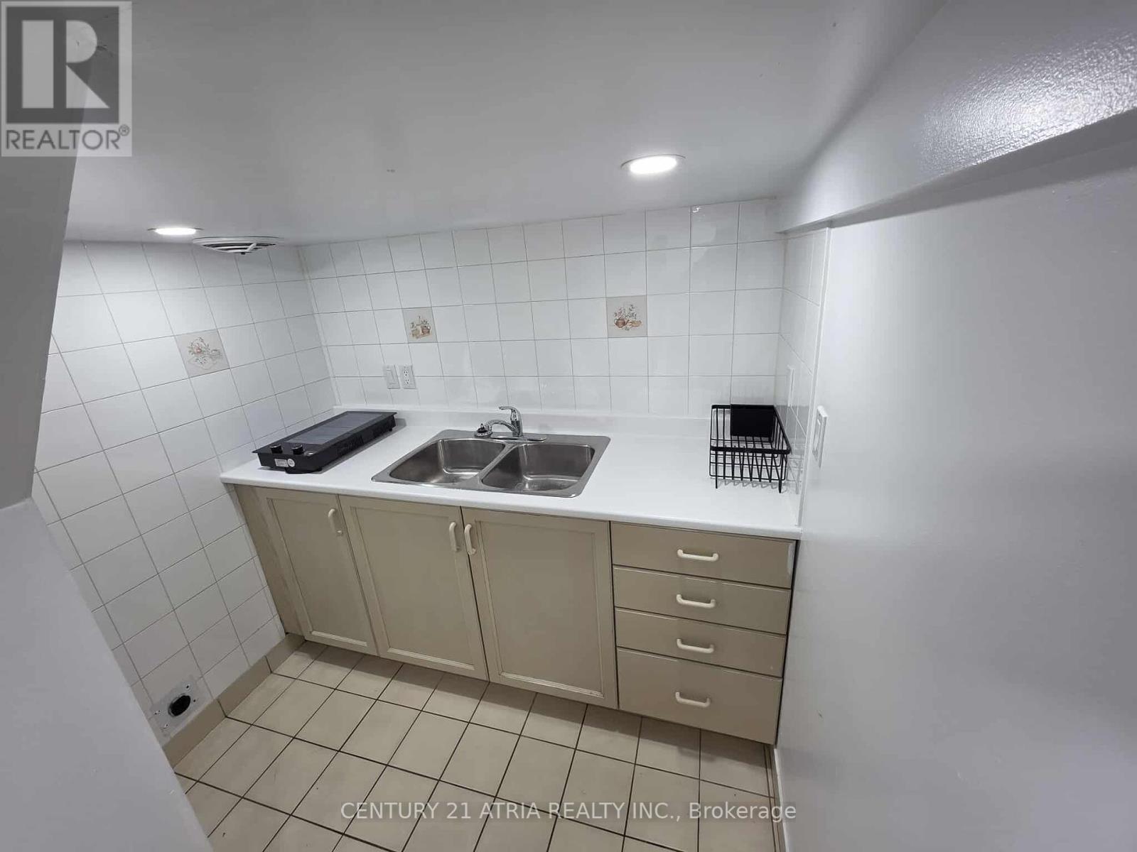 931 Gardner Avenue, Mississauga (Lakeview), Ontario  L5E 1B3 - Photo 7 - W12209066