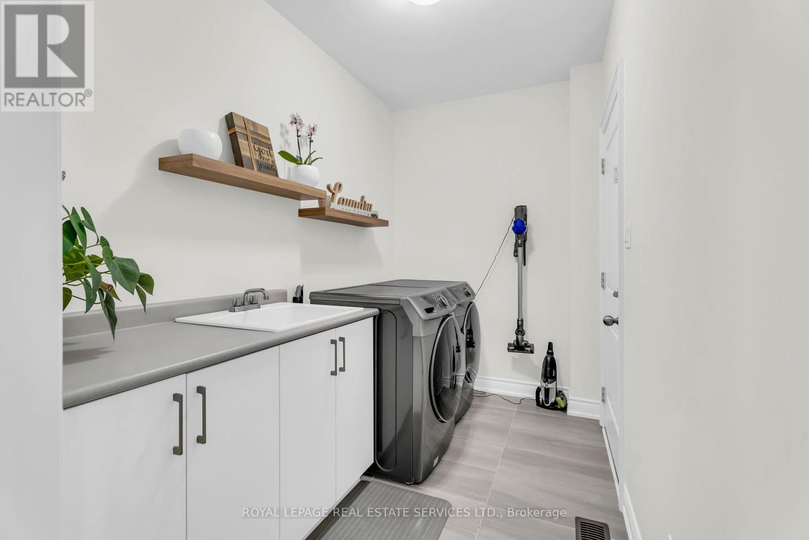 Upper - 4 Hammerslea Court, Brampton, Ontario  L6Y 2A5 - Photo 14 - W12209081