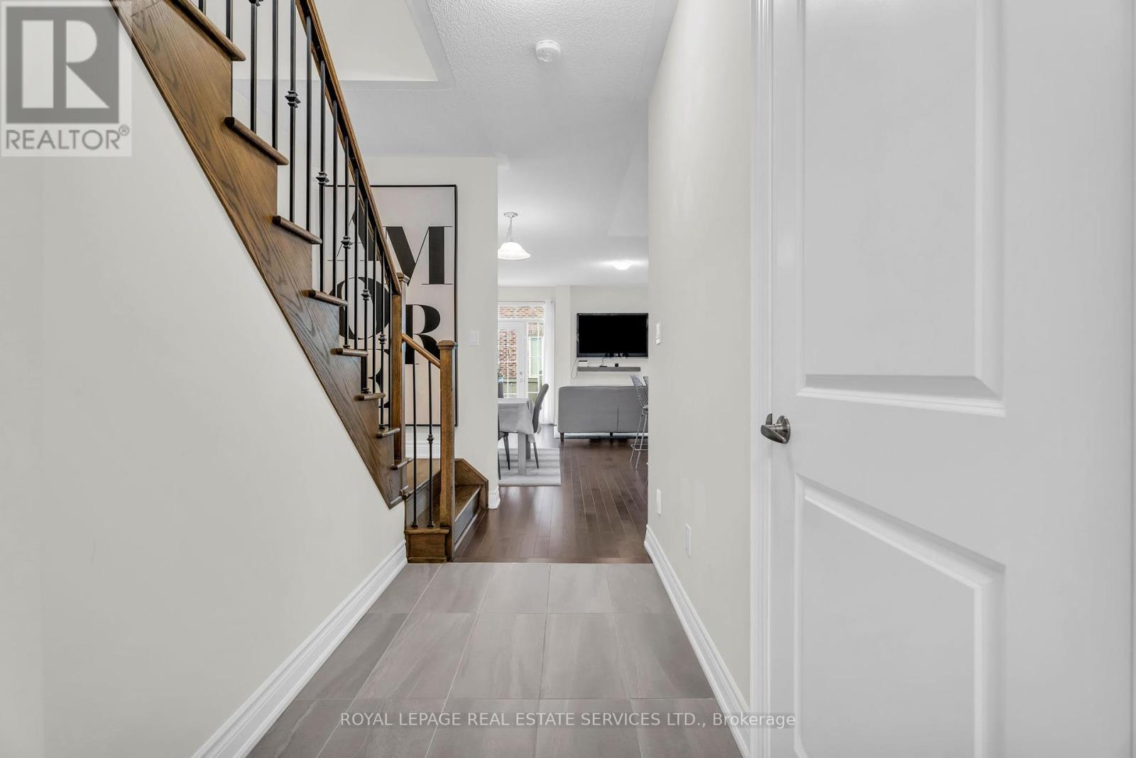 Upper - 4 Hammerslea Court, Brampton, Ontario  L6Y 2A5 - Photo 3 - W12209081