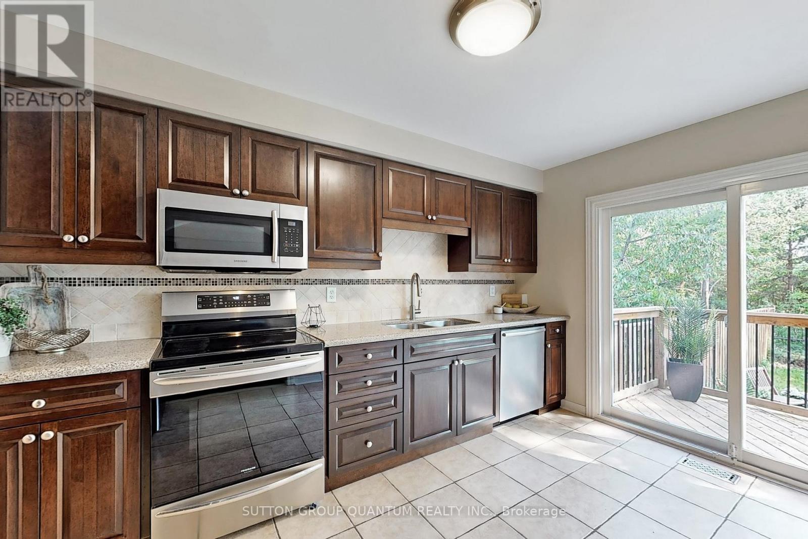 2469 Wooden Hill Circle, Oakville (Wt West Oak Trails), Ontario  L6M 4E3 - Photo 7 - W12209083