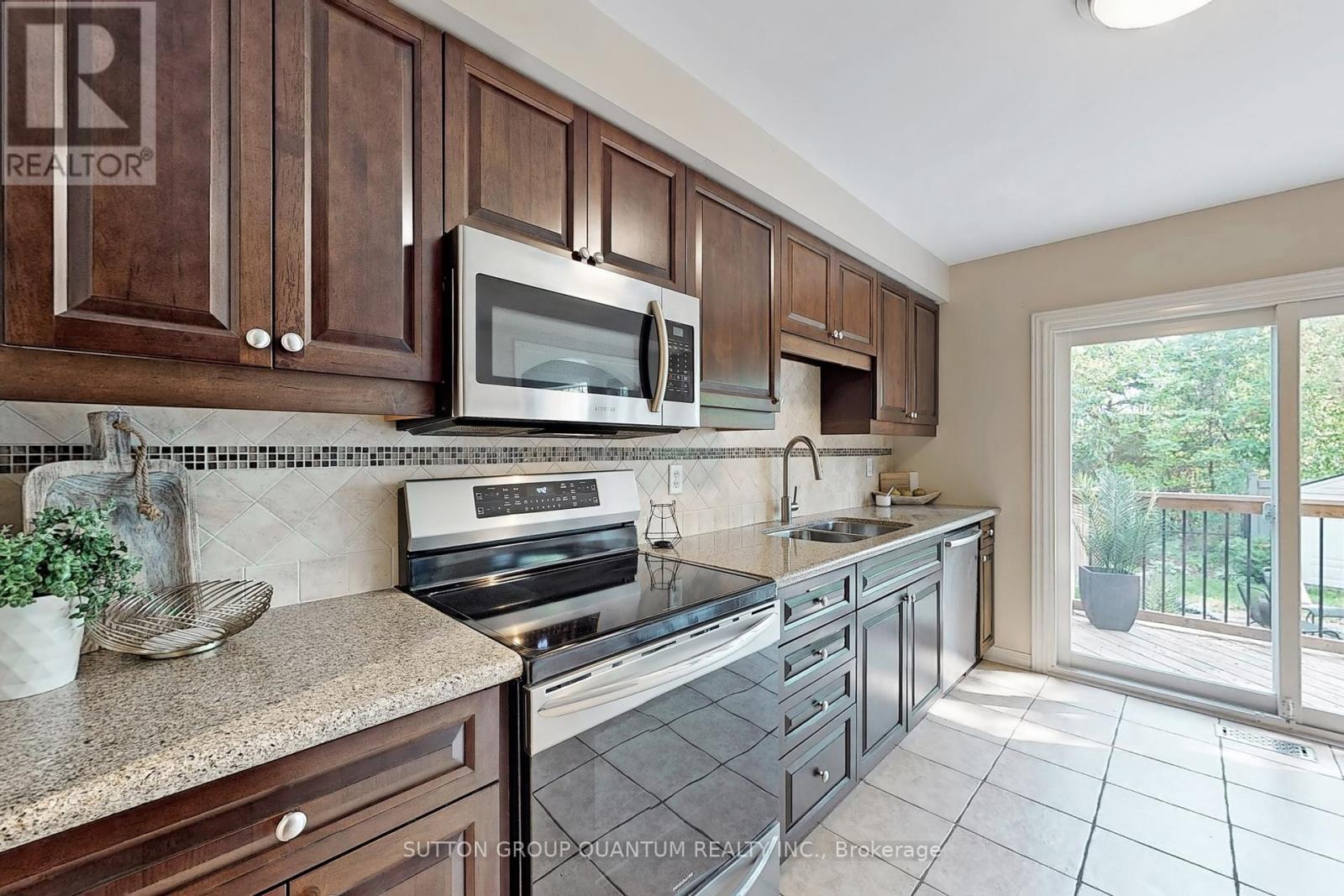 2469 Wooden Hill Circle, Oakville (Wt West Oak Trails), Ontario  L6M 4E3 - Photo 9 - W12209083