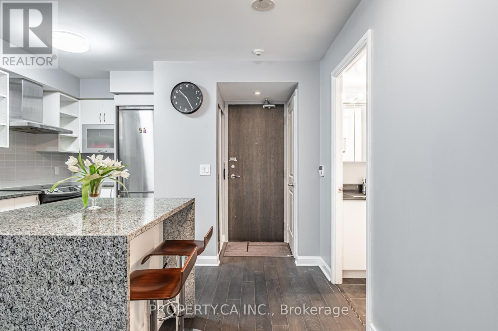 812 - 1 Michael Power Place, Toronto (Islington-City Centre West), Ontario  M9A 0A2 - Photo 3 - W12209098