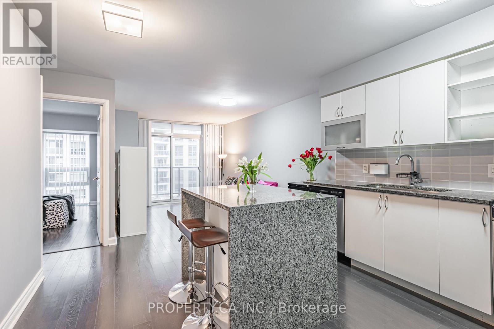 812 - 1 Michael Power Place, Toronto (Islington-City Centre West), Ontario  M9A 0A2 - Photo 5 - W12209098