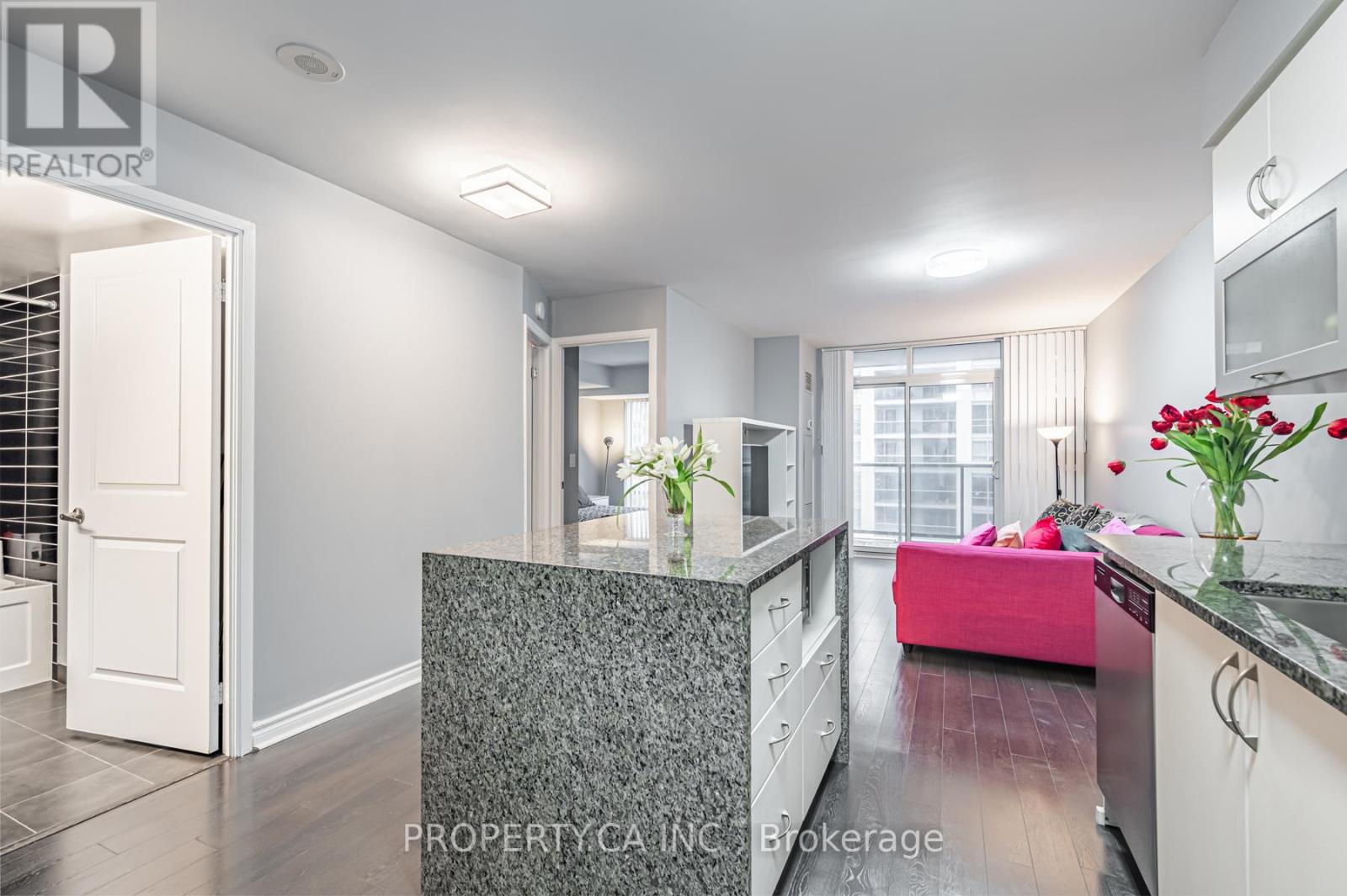 812 - 1 Michael Power Place, Toronto (Islington-City Centre West), Ontario  M9A 0A2 - Photo 6 - W12209098
