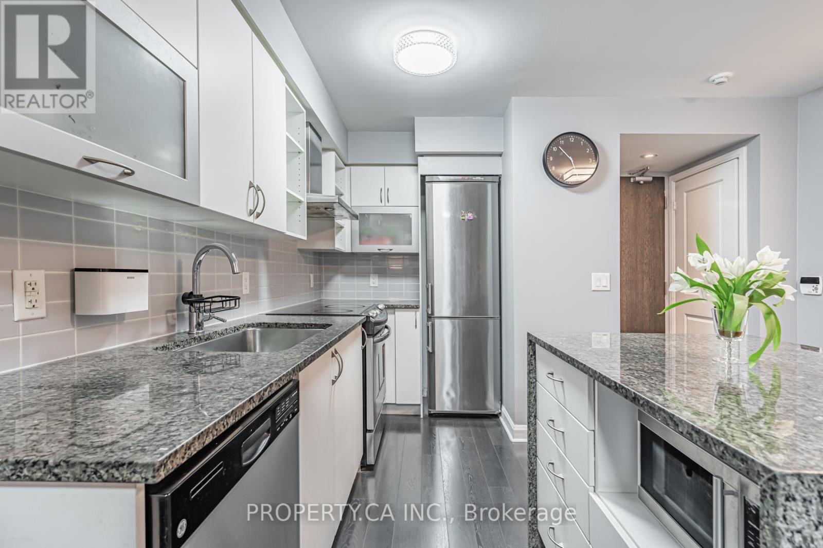 812 - 1 Michael Power Place, Toronto (Islington-City Centre West), Ontario  M9A 0A2 - Photo 8 - W12209098