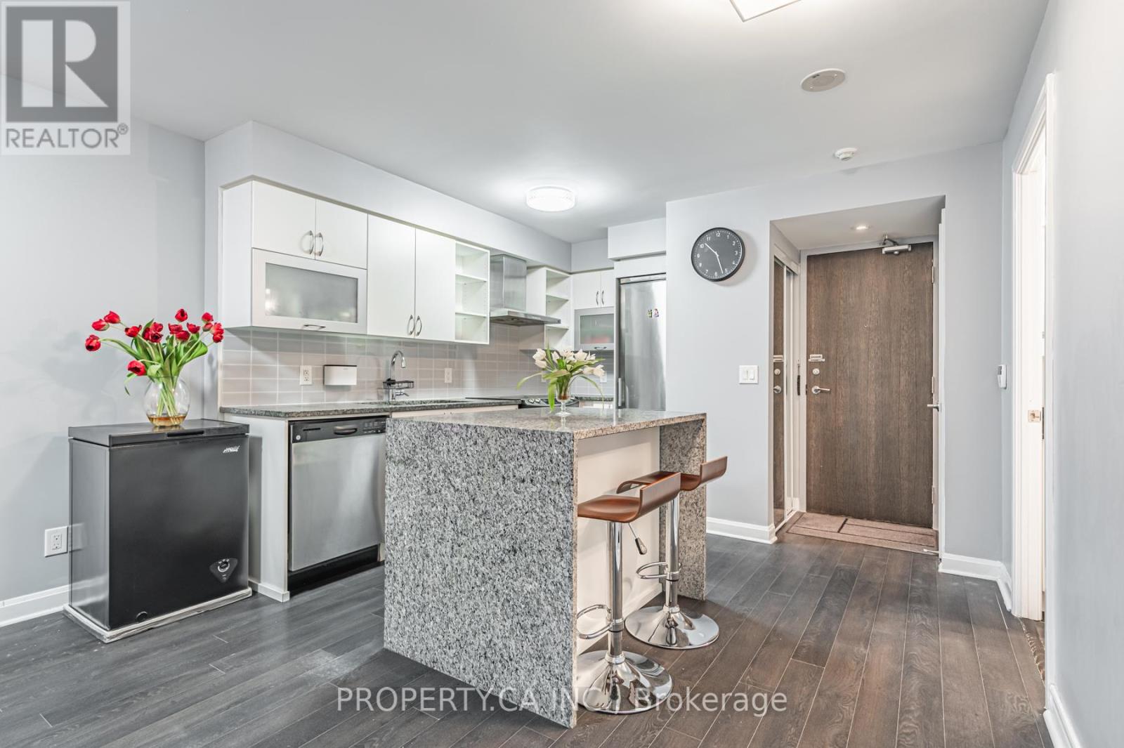 812 - 1 Michael Power Place, Toronto (Islington-City Centre West), Ontario  M9A 0A2 - Photo 9 - W12209098