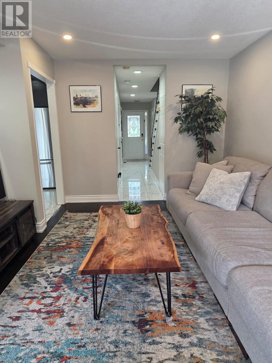 4800 Rosebush Road, Mississauga (East Credit), Ontario  L5M 5N1 - Photo 2 - W12209152