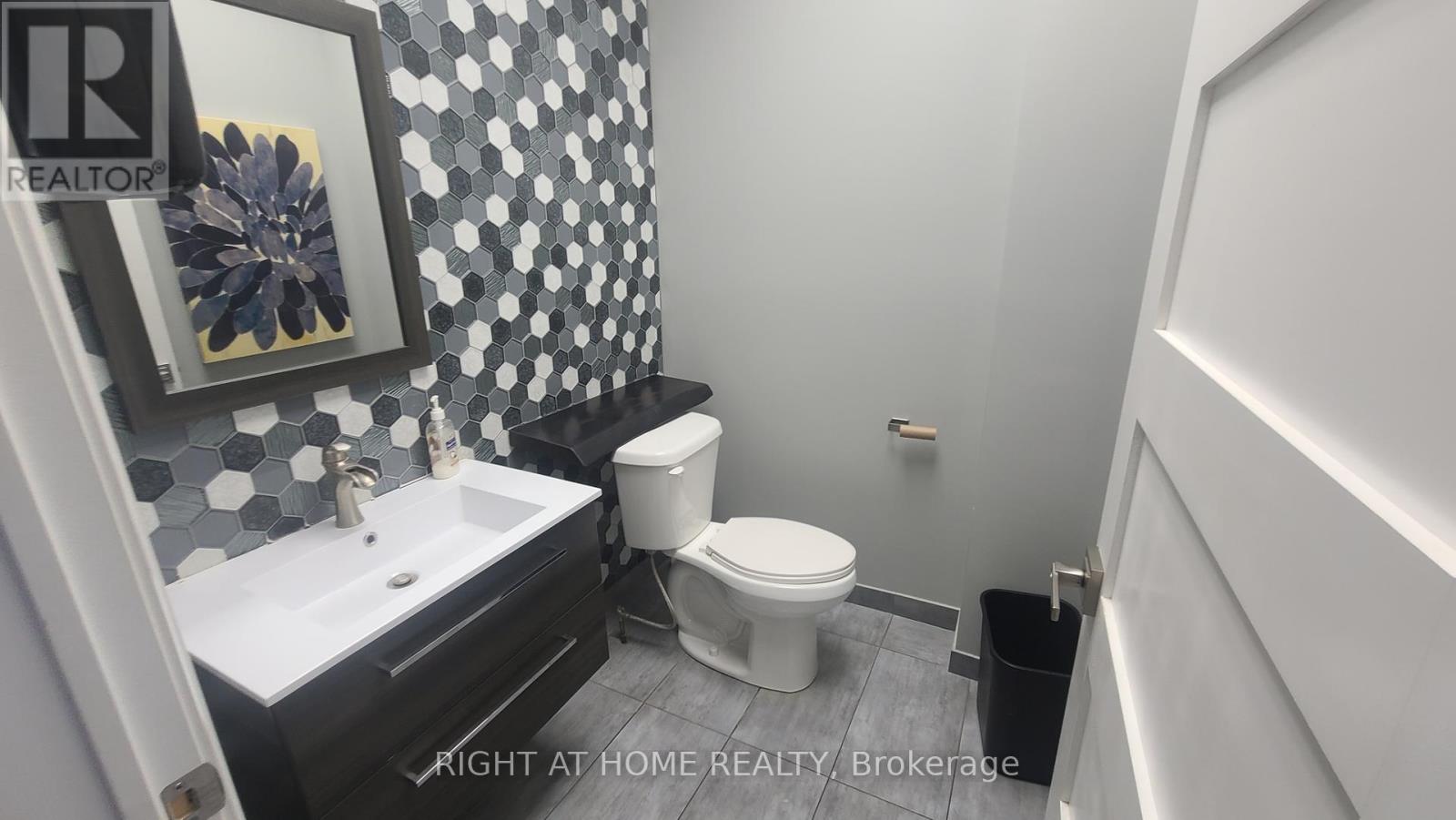 104 - 49 Hillcrest Avenue, Brampton (Queen Street Corridor), Ontario  L6W 4V4 - Photo 22 - W12209193