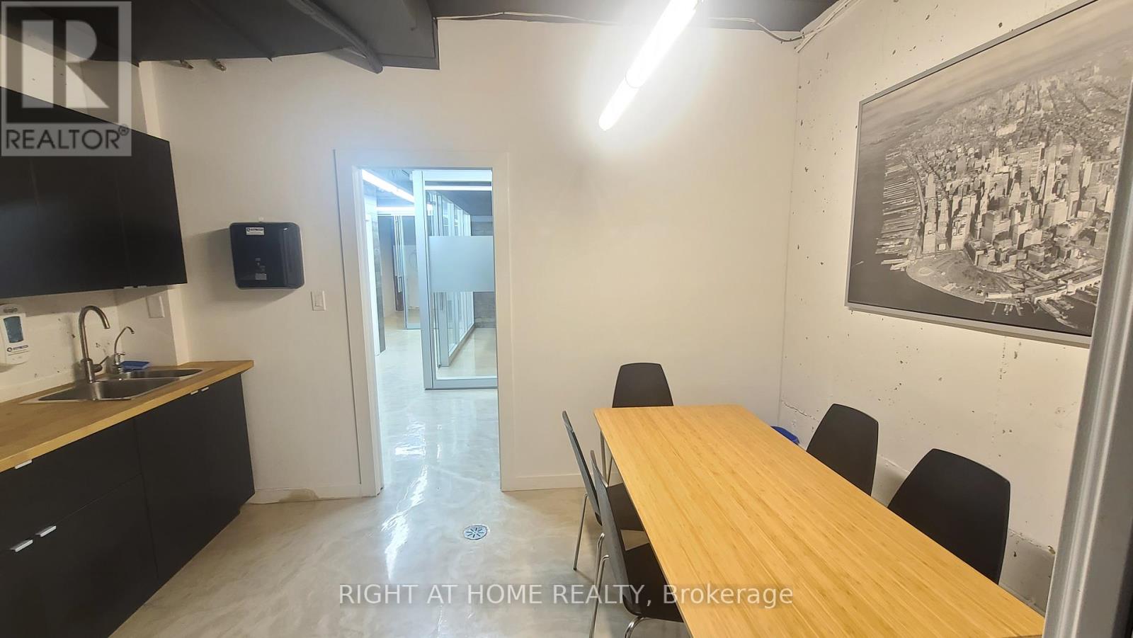 104 - 49 Hillcrest Avenue, Brampton (Queen Street Corridor), Ontario  L6W 4V4 - Photo 3 - W12209193