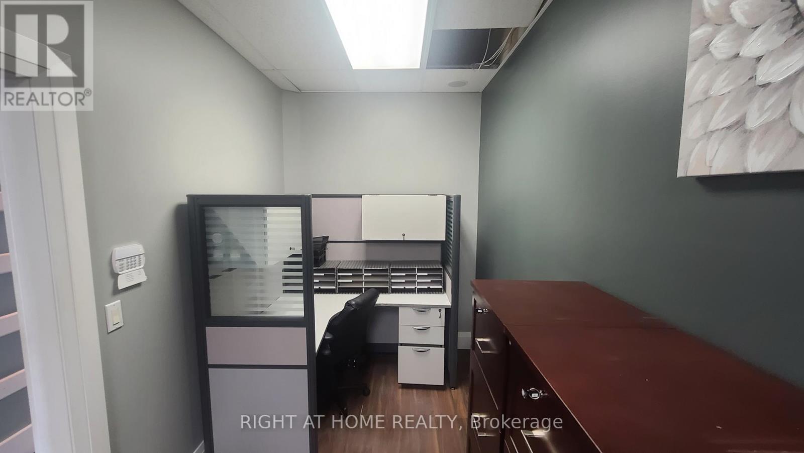 104 - 49 Hillcrest Avenue, Brampton (Queen Street Corridor), Ontario  L6W 4V4 - Photo 32 - W12209193