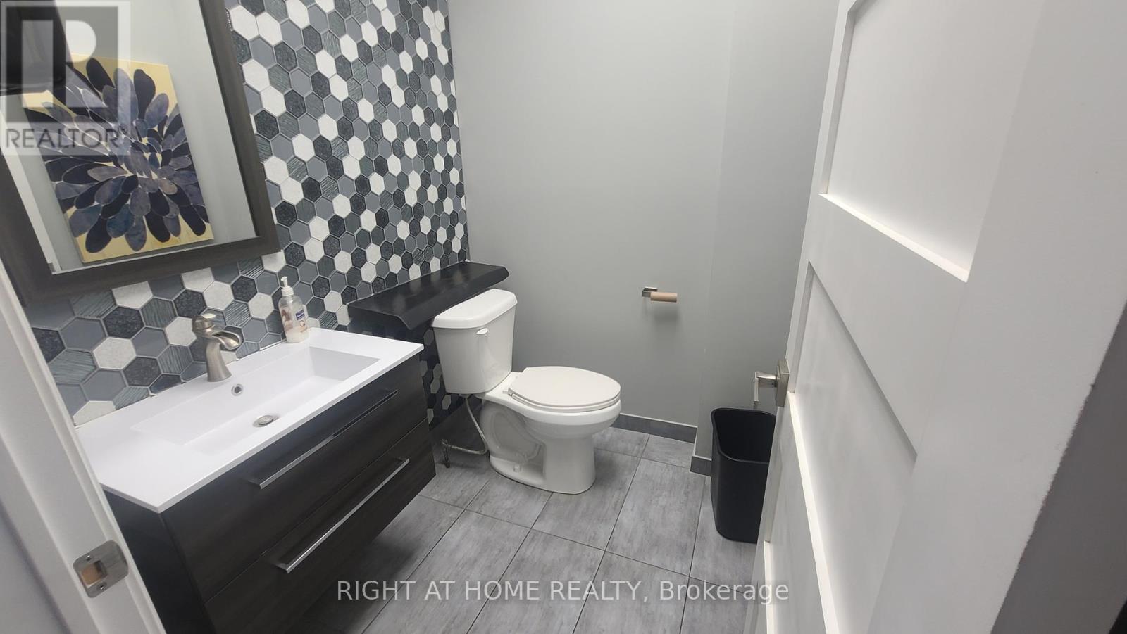 104 - 49 Hillcrest Avenue, Brampton (Queen Street Corridor), Ontario  L6W 4V4 - Photo 33 - W12209193