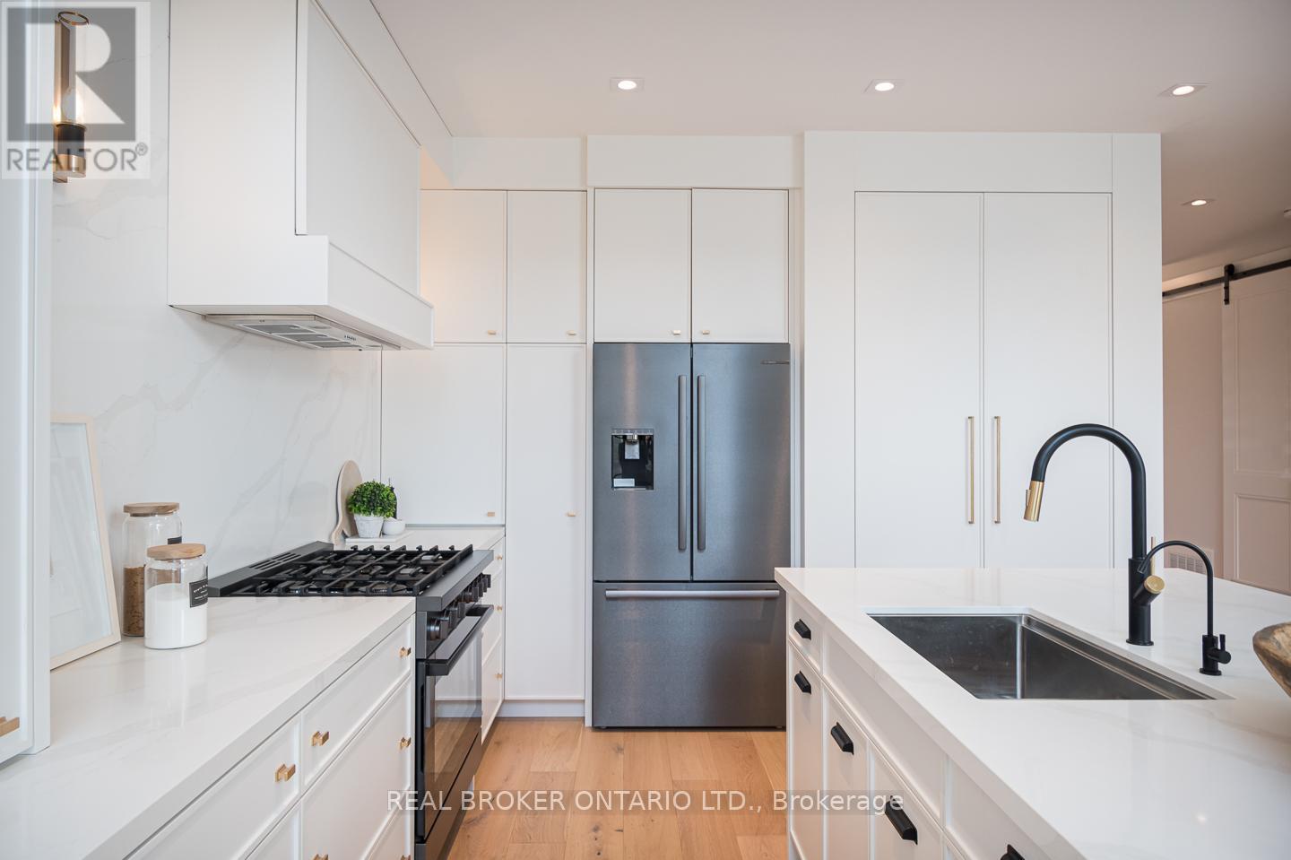 307 Martin Street, Milton (Om Old Milton), Ontario  L9T 2R7 - Photo 20 - W12209202