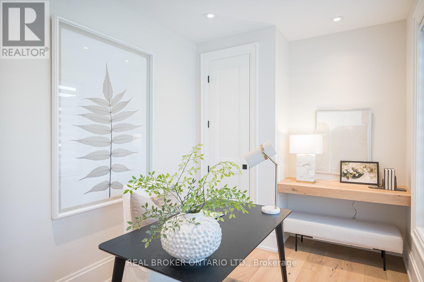 307 Martin Street, Milton (Om Old Milton), Ontario  L9T 2R7 - Photo 6 - W12209202