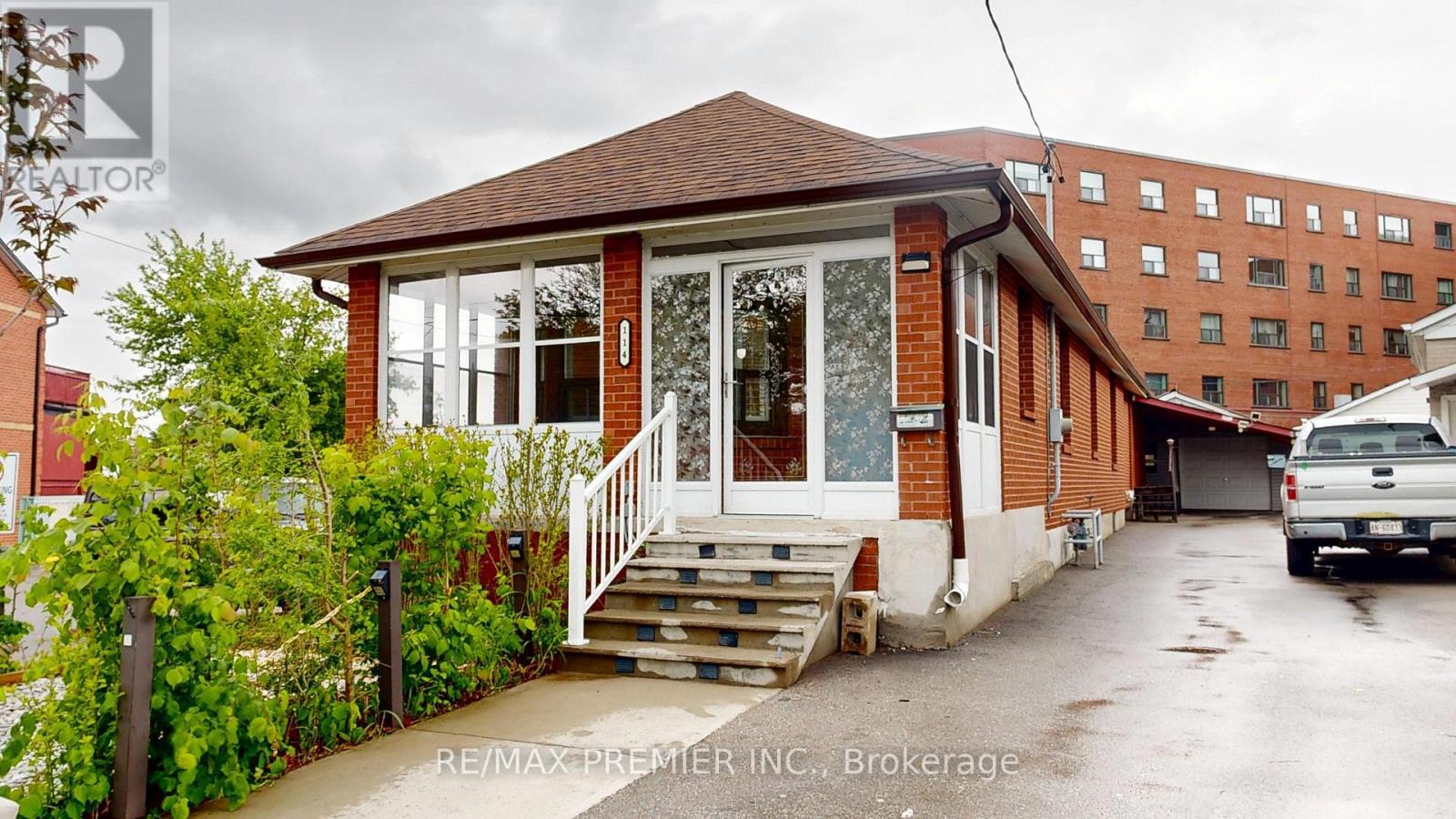 114 BRANSTONE ROAD, Toronto, Ontario