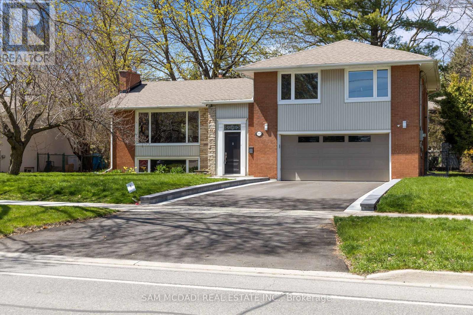 1639 Truscott Drive, Mississauga (Lorne Park), Ontario  L5J 1Z5 - Photo 2 - W12209219
