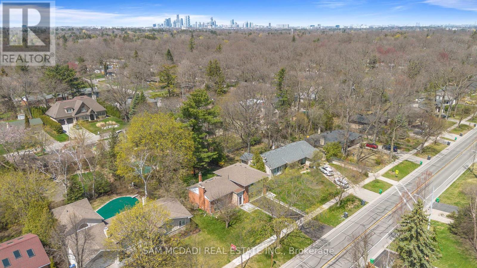 1639 Truscott Drive, Mississauga (Lorne Park), Ontario  L5J 1Z5 - Photo 3 - W12209219