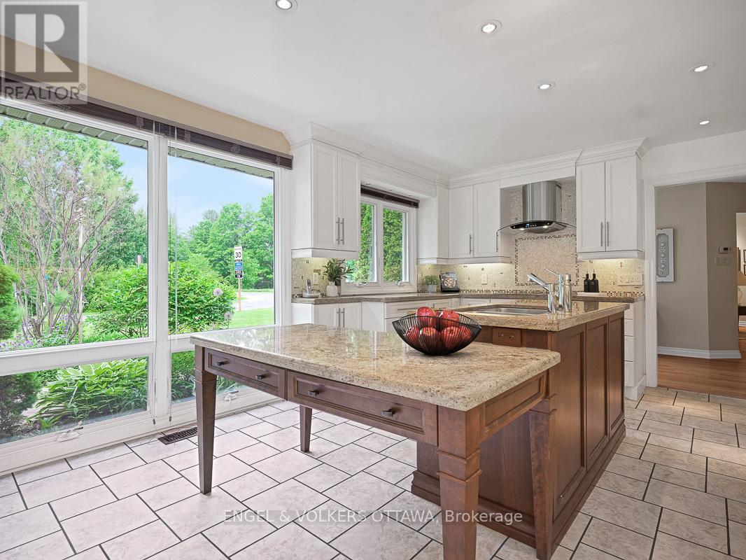 170 Sandridge Road, Ottawa, Ontario  K1L 5A1 - Photo 17 - X12209325