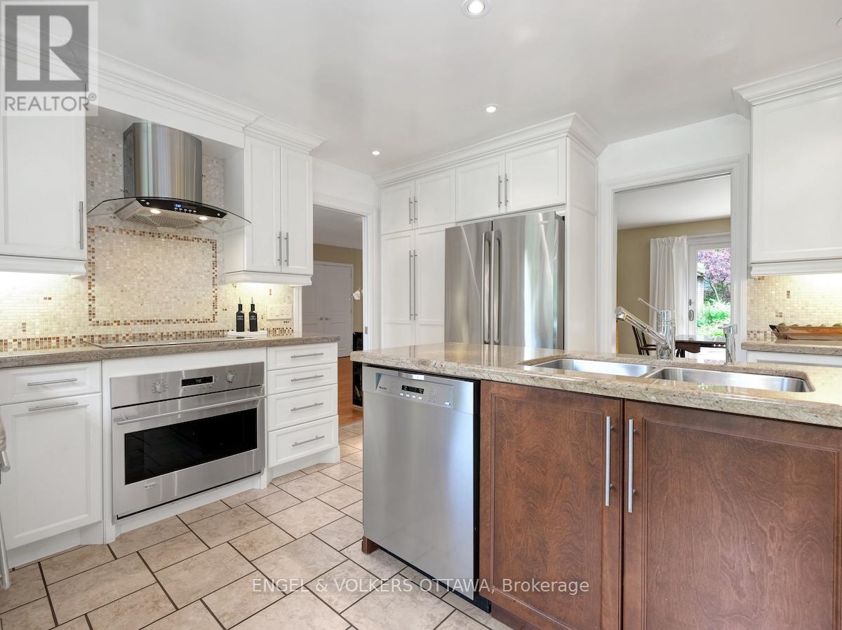 170 Sandridge Road, Ottawa, Ontario  K1L 5A1 - Photo 18 - X12209325