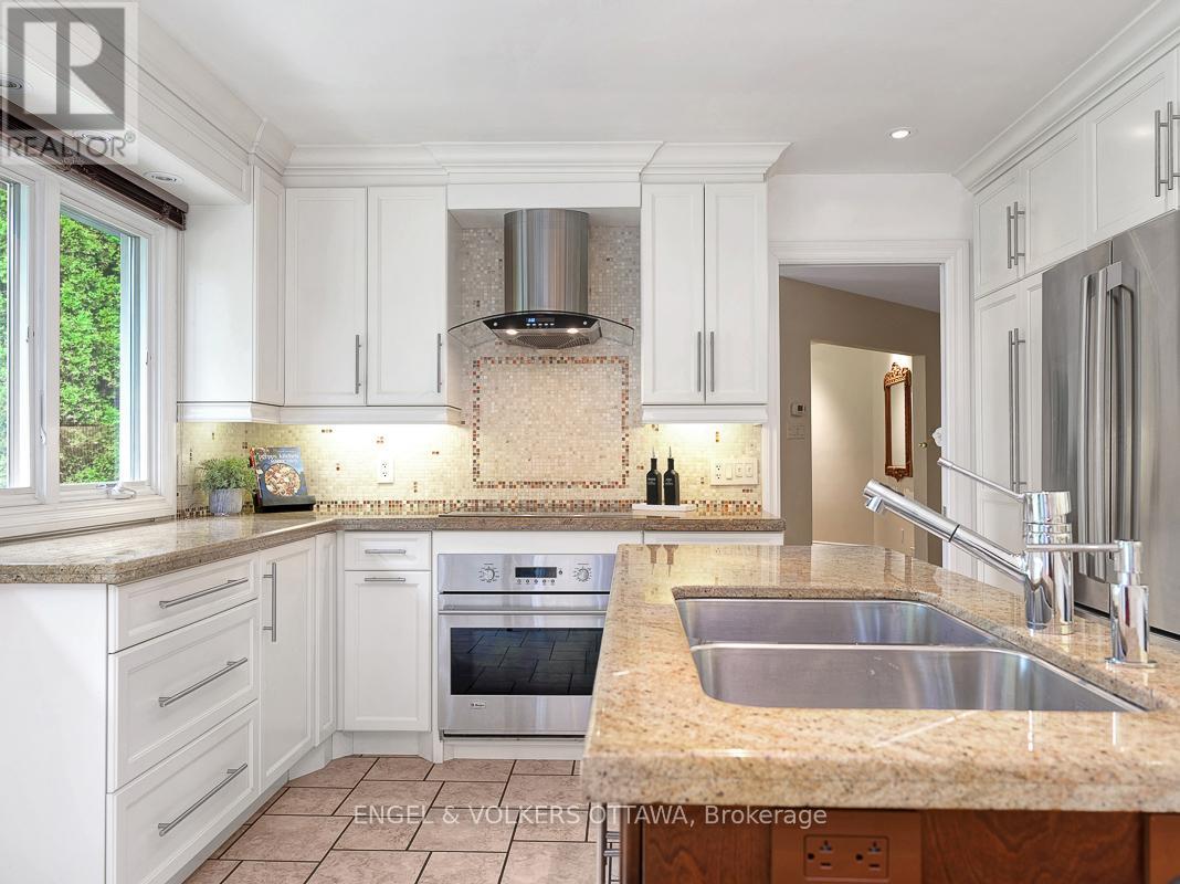 170 Sandridge Road, Ottawa, Ontario  K1L 5A1 - Photo 19 - X12209325