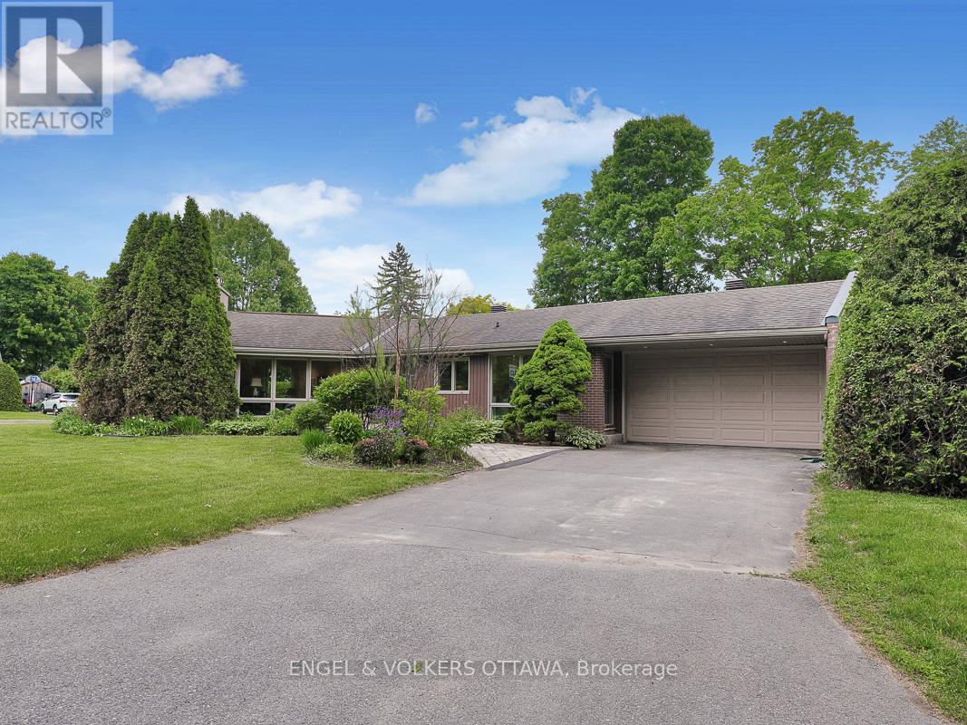 170 Sandridge Road, Ottawa, Ontario  K1L 5A1 - Photo 2 - X12209325