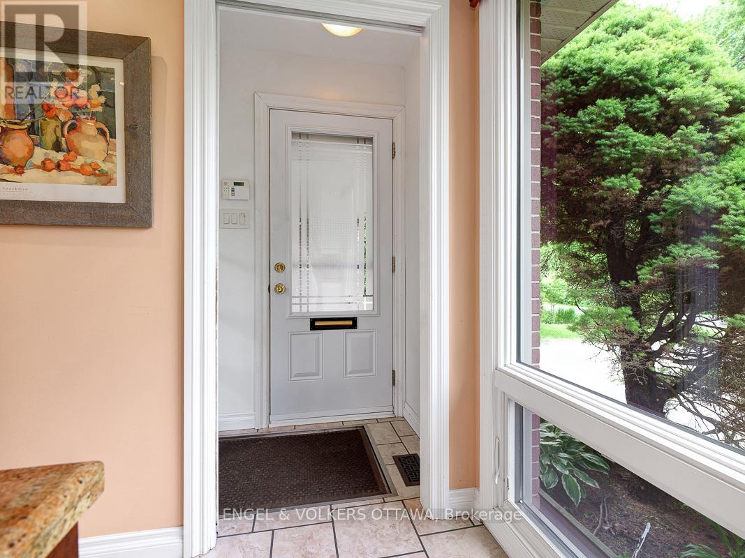 170 Sandridge Road, Ottawa, Ontario  K1L 5A1 - Photo 22 - X12209325