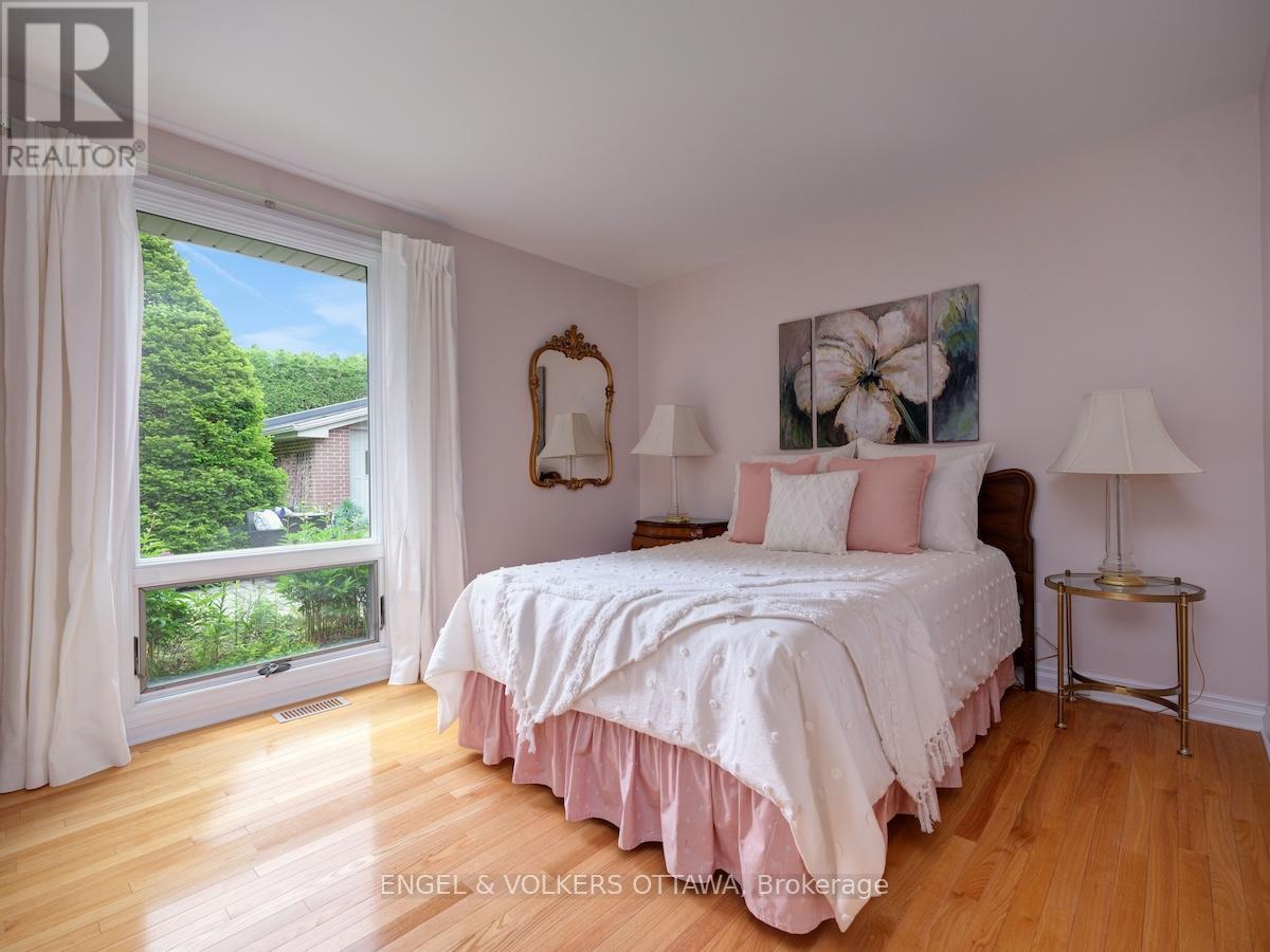 170 Sandridge Road, Ottawa, Ontario  K1L 5A1 - Photo 27 - X12209325