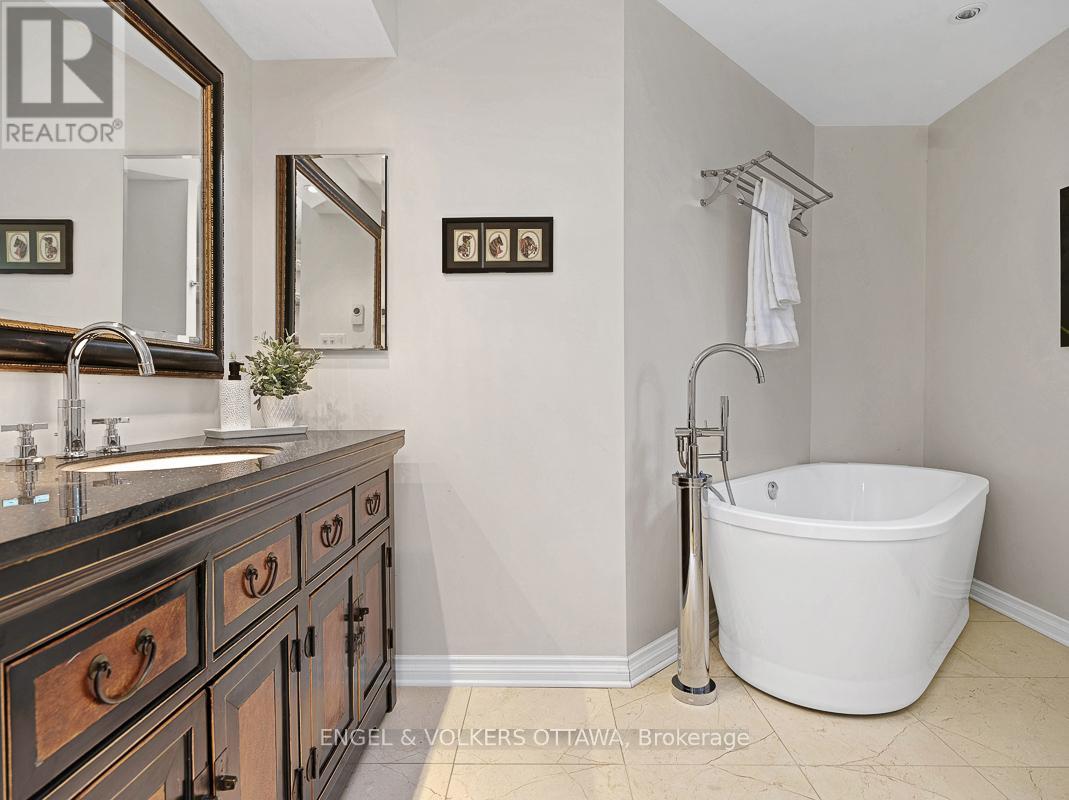 170 Sandridge Road, Ottawa, Ontario  K1L 5A1 - Photo 30 - X12209325