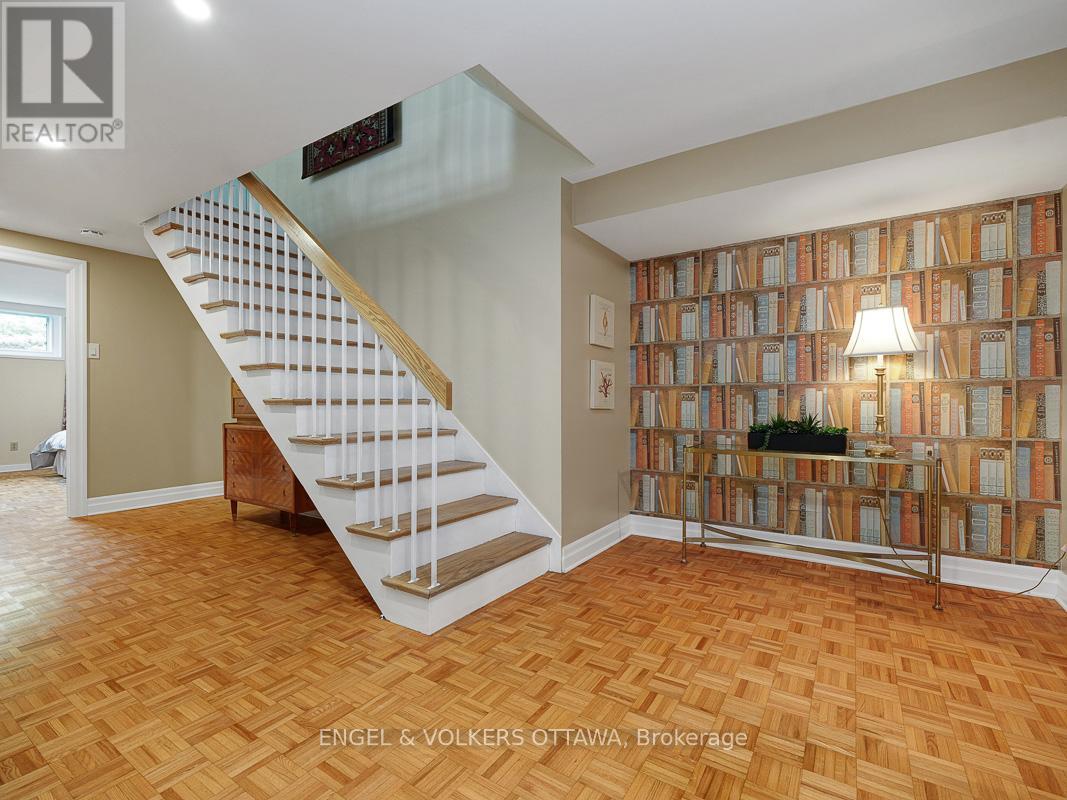 170 Sandridge Road, Ottawa, Ontario  K1L 5A1 - Photo 33 - X12209325