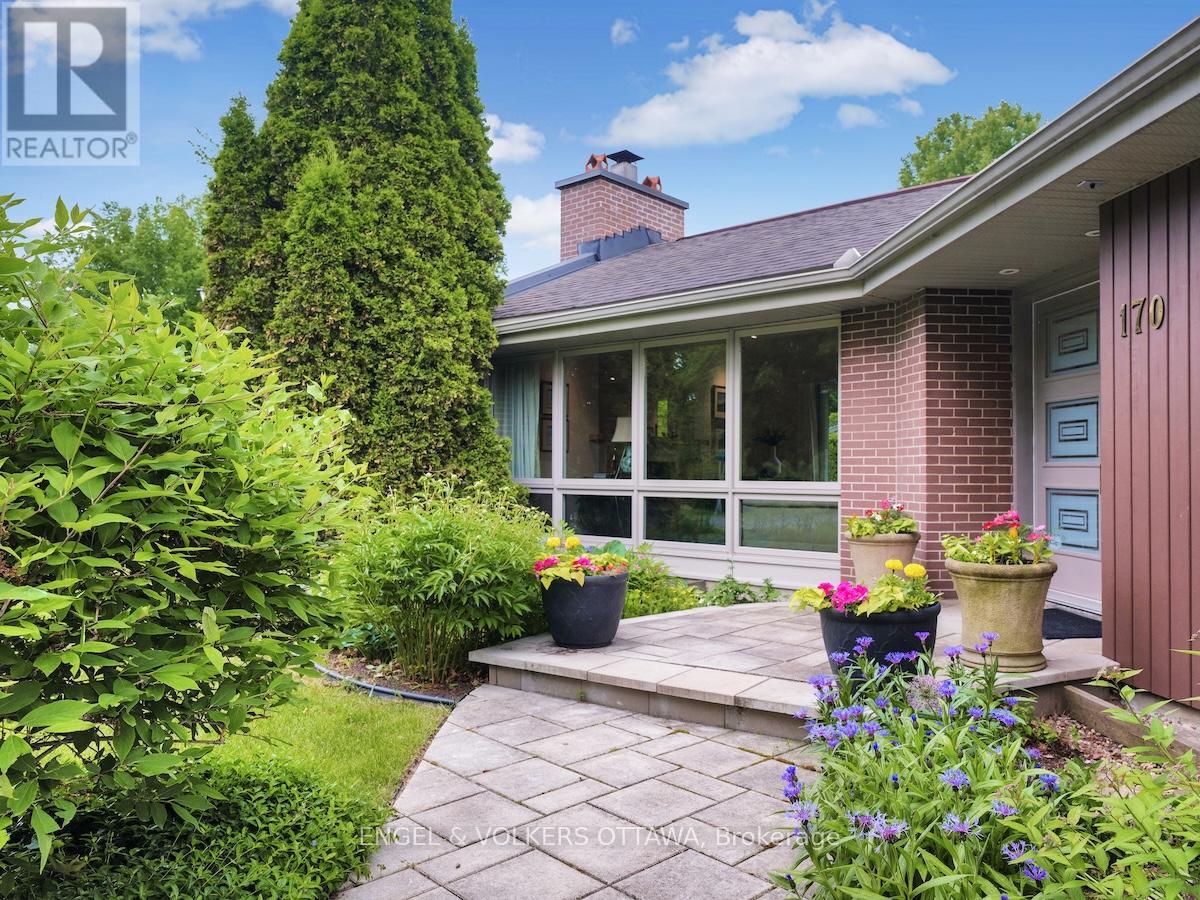 170 Sandridge Road, Ottawa, Ontario  K1L 5A1 - Photo 5 - X12209325