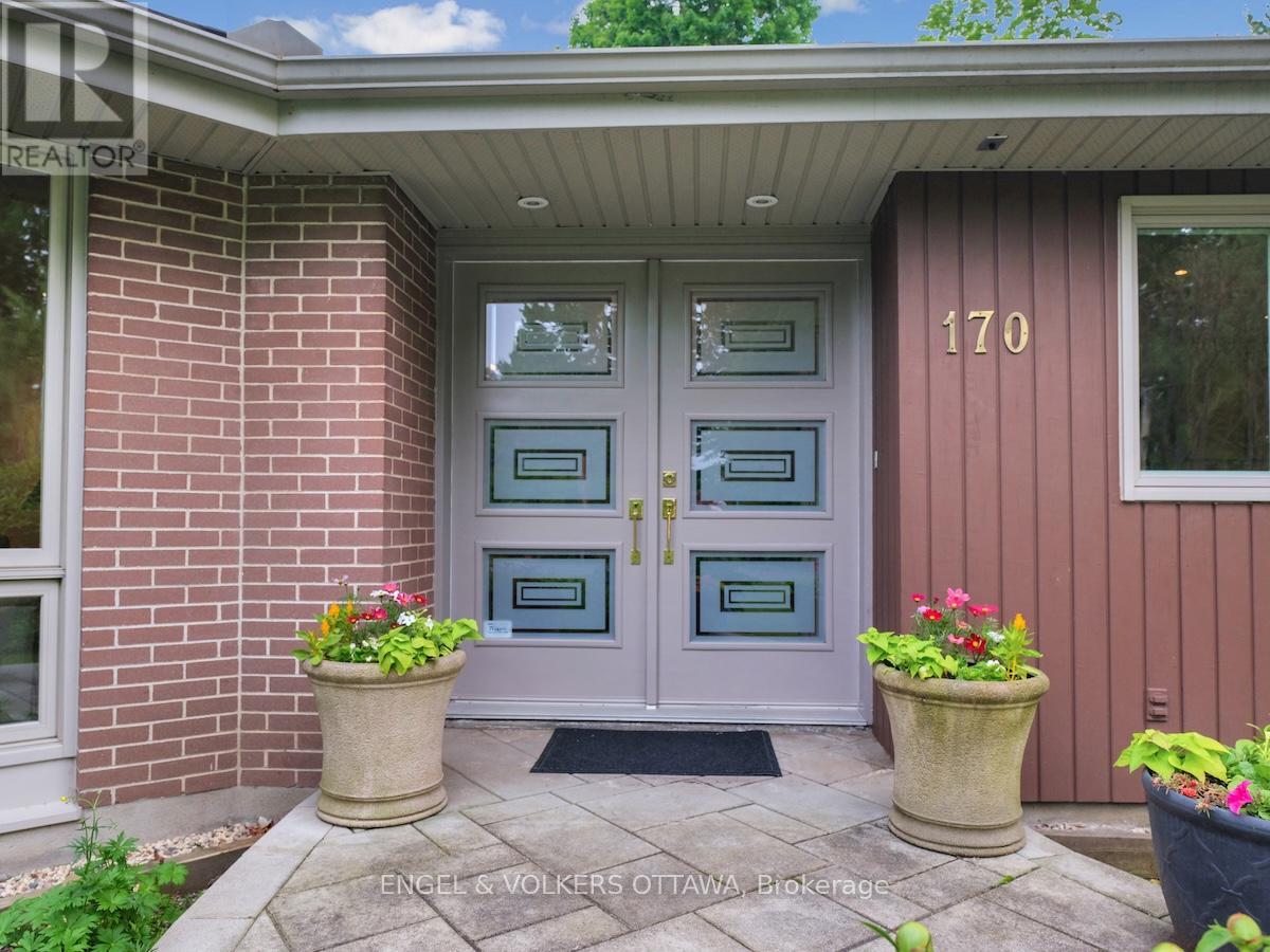 170 Sandridge Road, Ottawa, Ontario  K1L 5A1 - Photo 6 - X12209325