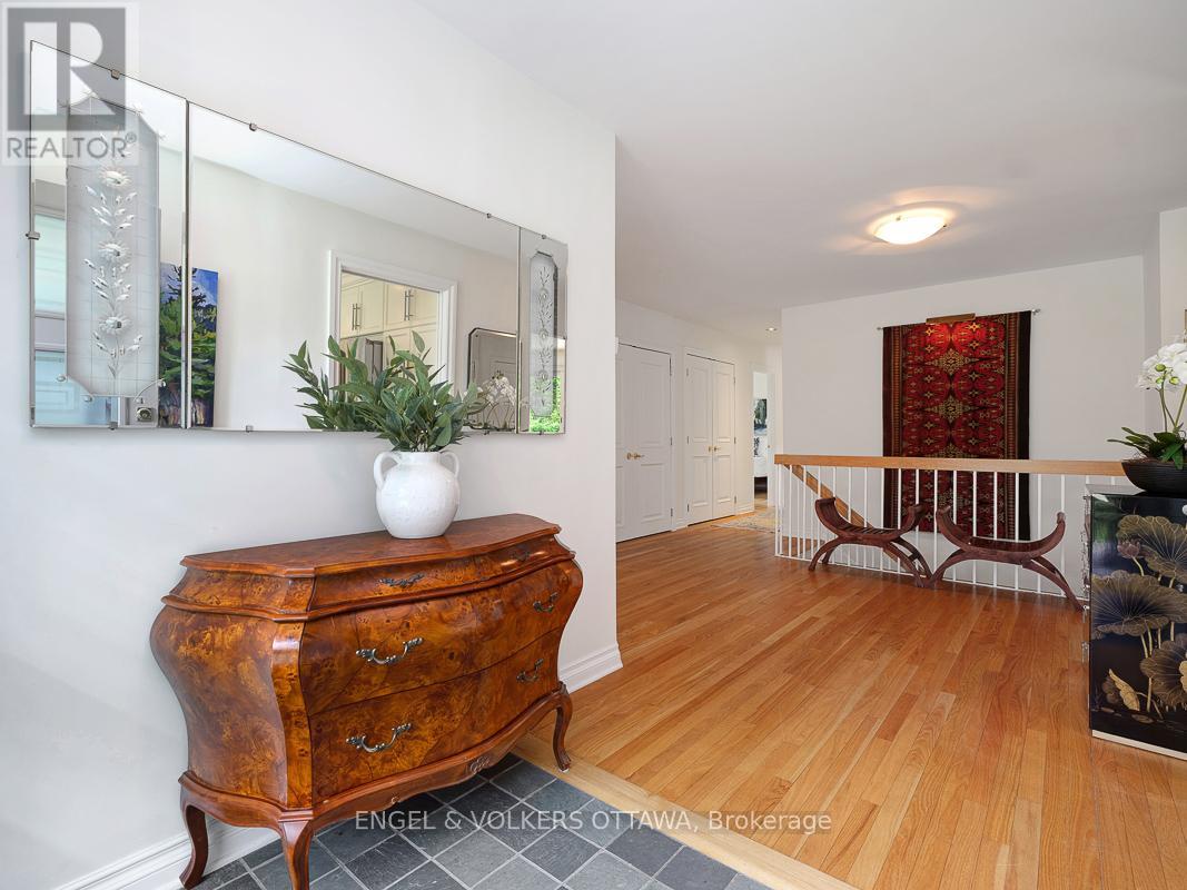 170 Sandridge Road, Ottawa, Ontario  K1L 5A1 - Photo 7 - X12209325