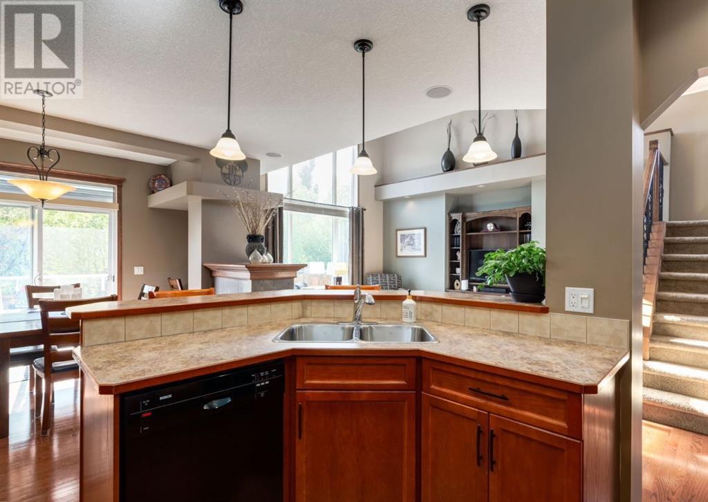 102 Tuscany Ridge Heights Nw, Calgary, Alberta  T3L 3C1 - Photo 5 - A2227875